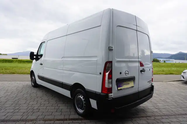 Opel Movano view 4