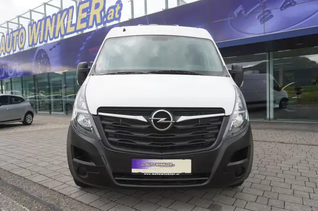 Opel Movano view 2