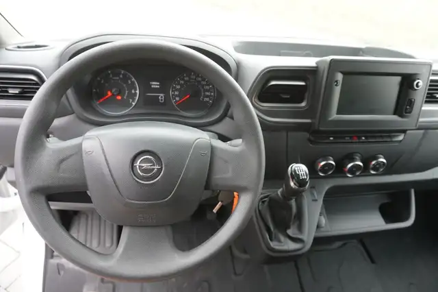 Opel Movano view 12