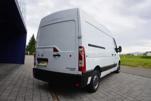 Opel Movano view 5