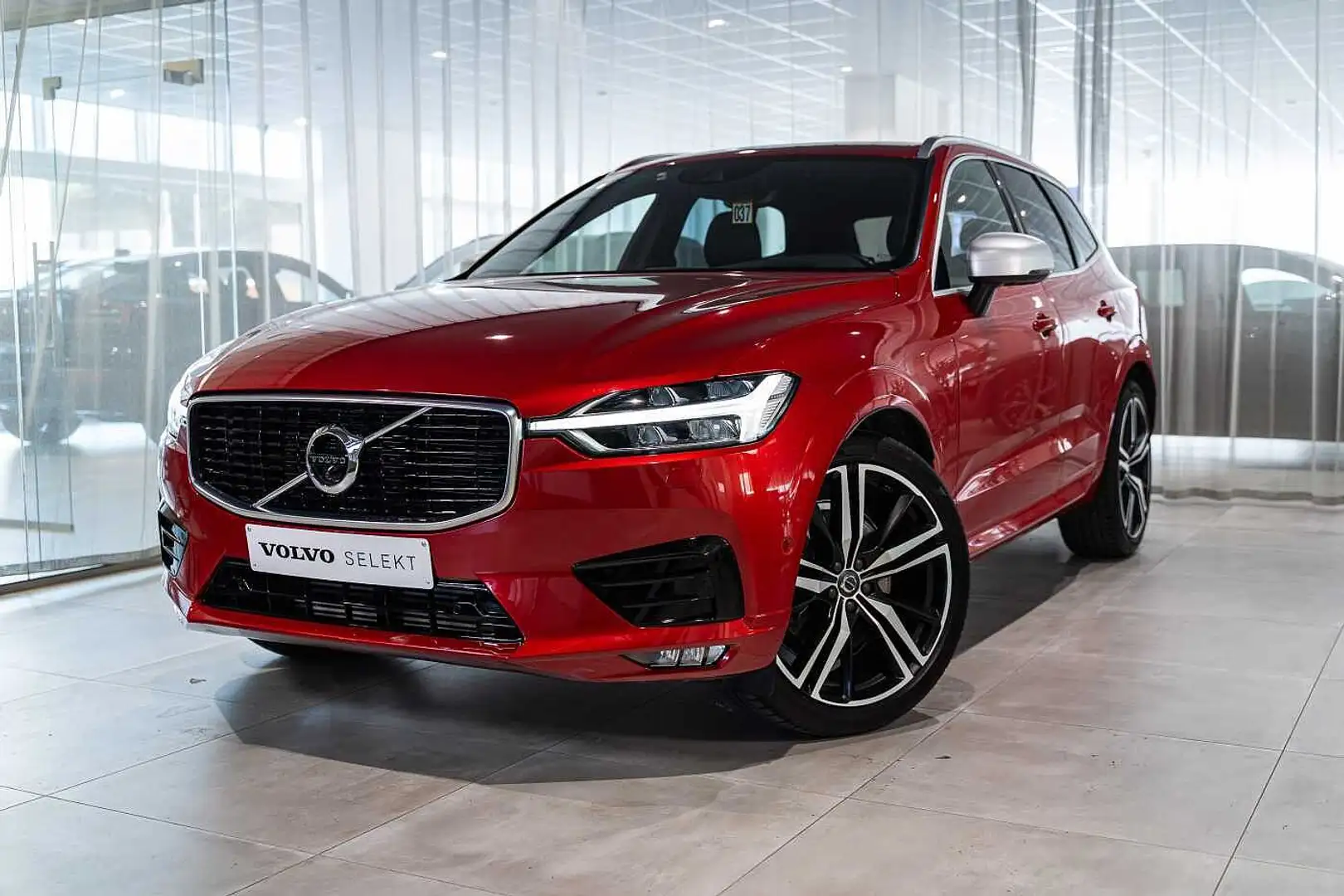 Volvo XC60 R-Design T5 AWD Geartronic Rood - 1
