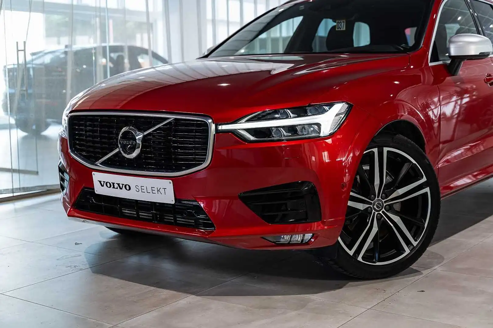 Volvo XC60 R-Design T5 AWD Geartronic Rood - 2