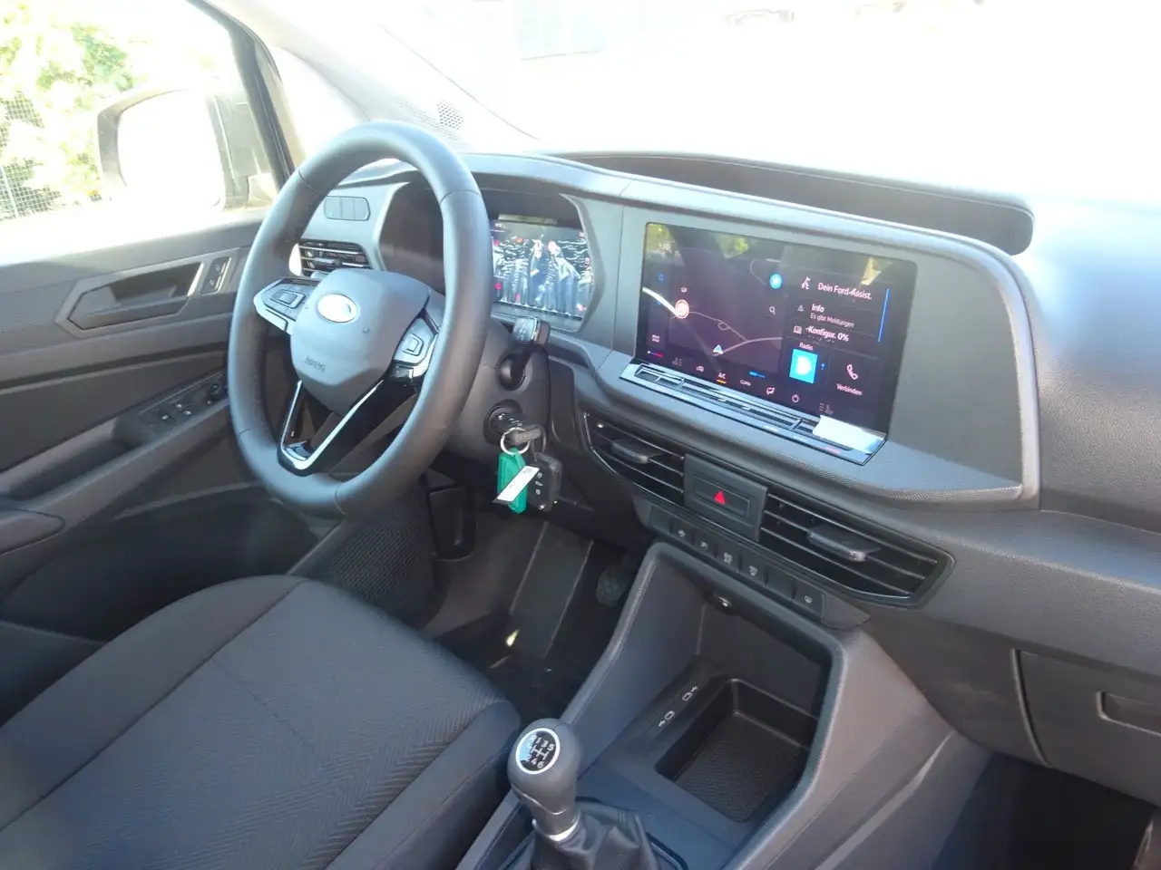 Ford Grand Tourneo 2026 — фото 14