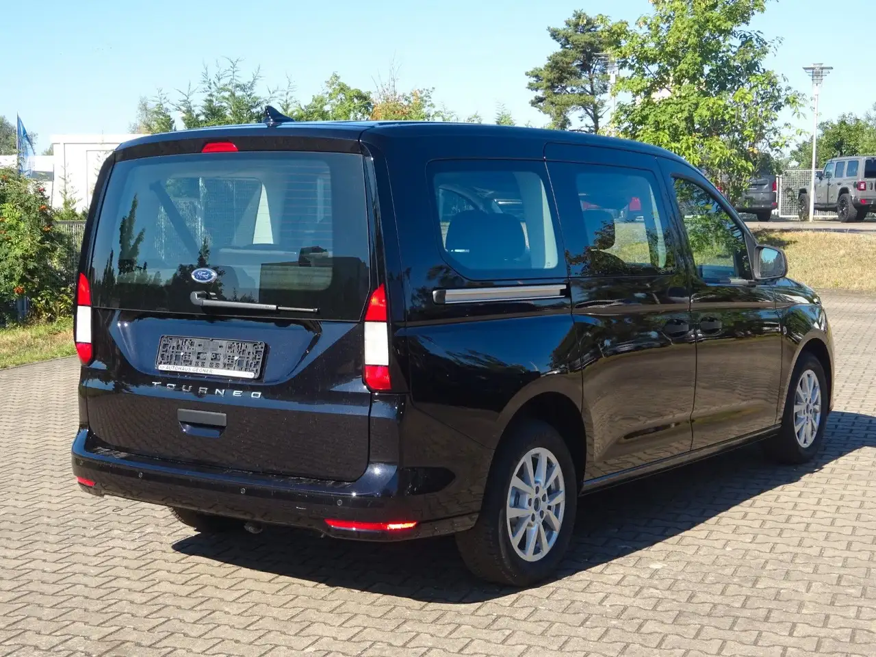 Ford Grand Tourneo 2026 — фото 9