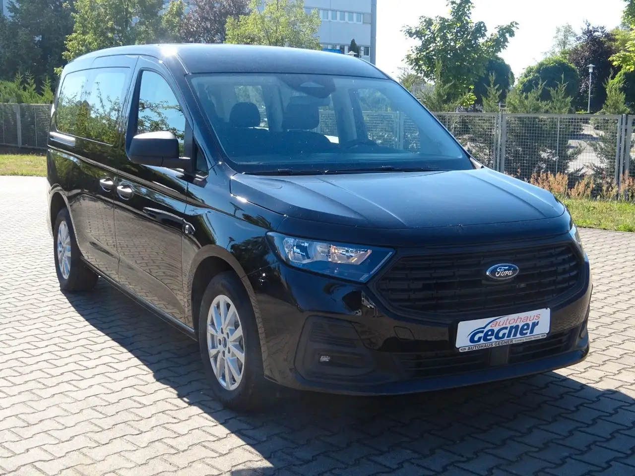 Ford Grand Tourneo 2026 — фото 12