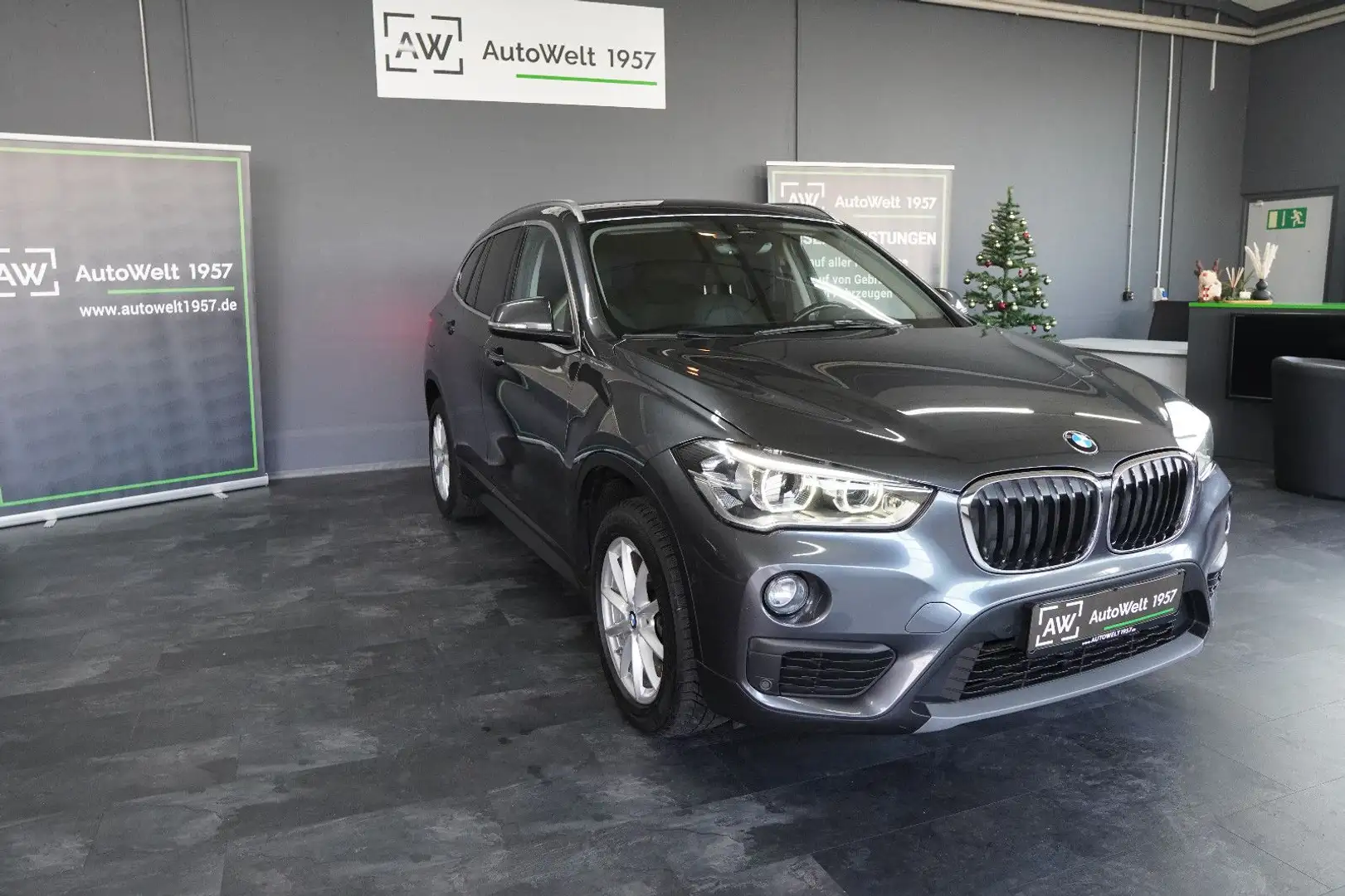 BMW X1 xDrive 20 d *1.HAND*AHK*LED*RFK*SHZ*8xAlu* Grau - 1
