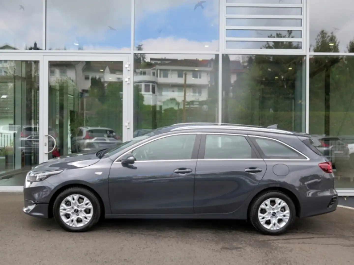 Kia Ceed SW / cee'd SW Vision Komfort+ 1.5 AT Allwetter Navi ACC Apple Ca Grau - 2