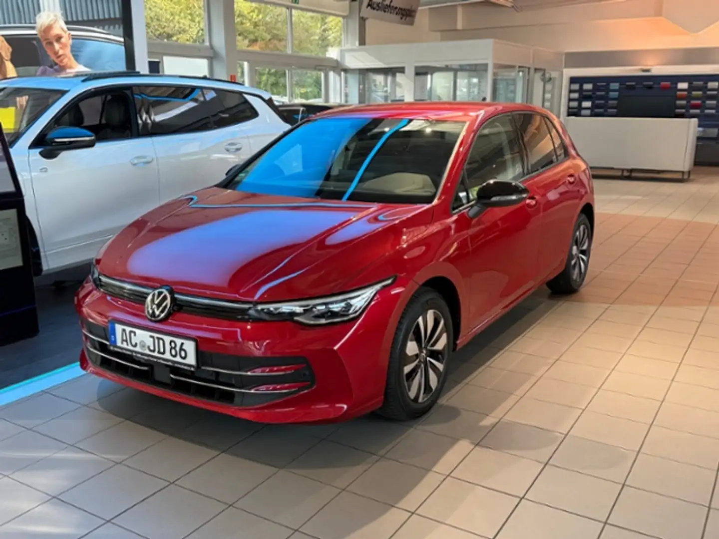 Volkswagen Golf VIII 2.0 TDI Goal AHK RFK GJR Rood - 2