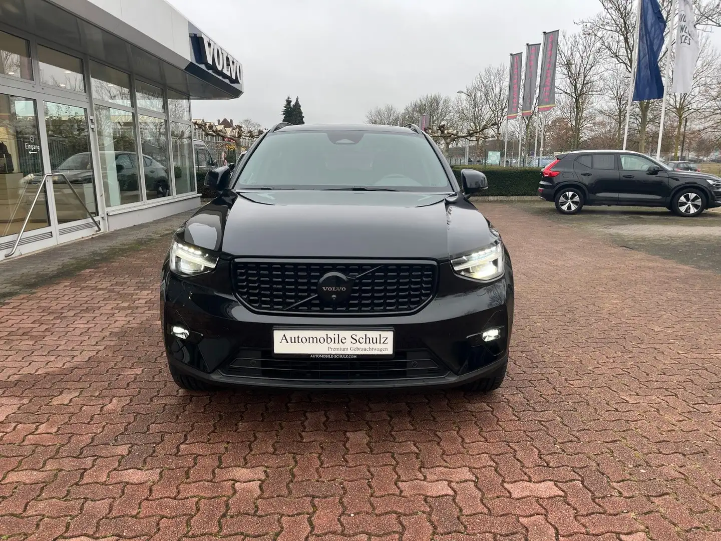 Volvo XC40 B3 Ultra Black Edition DCT Zwart - 2