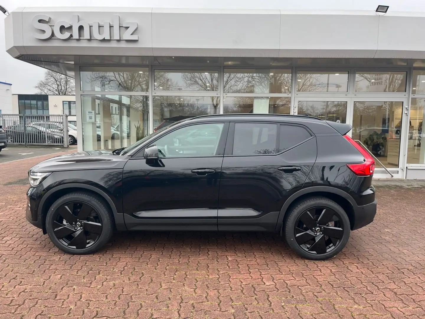 Volvo XC40 B3 Ultra Black Edition DCT Zwart - 1