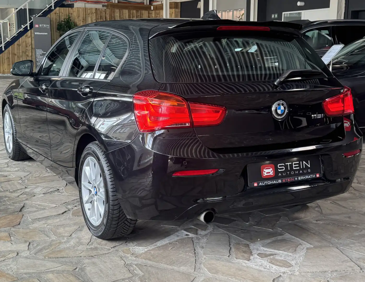 BMW 118 i Advantage Schwarz - 2