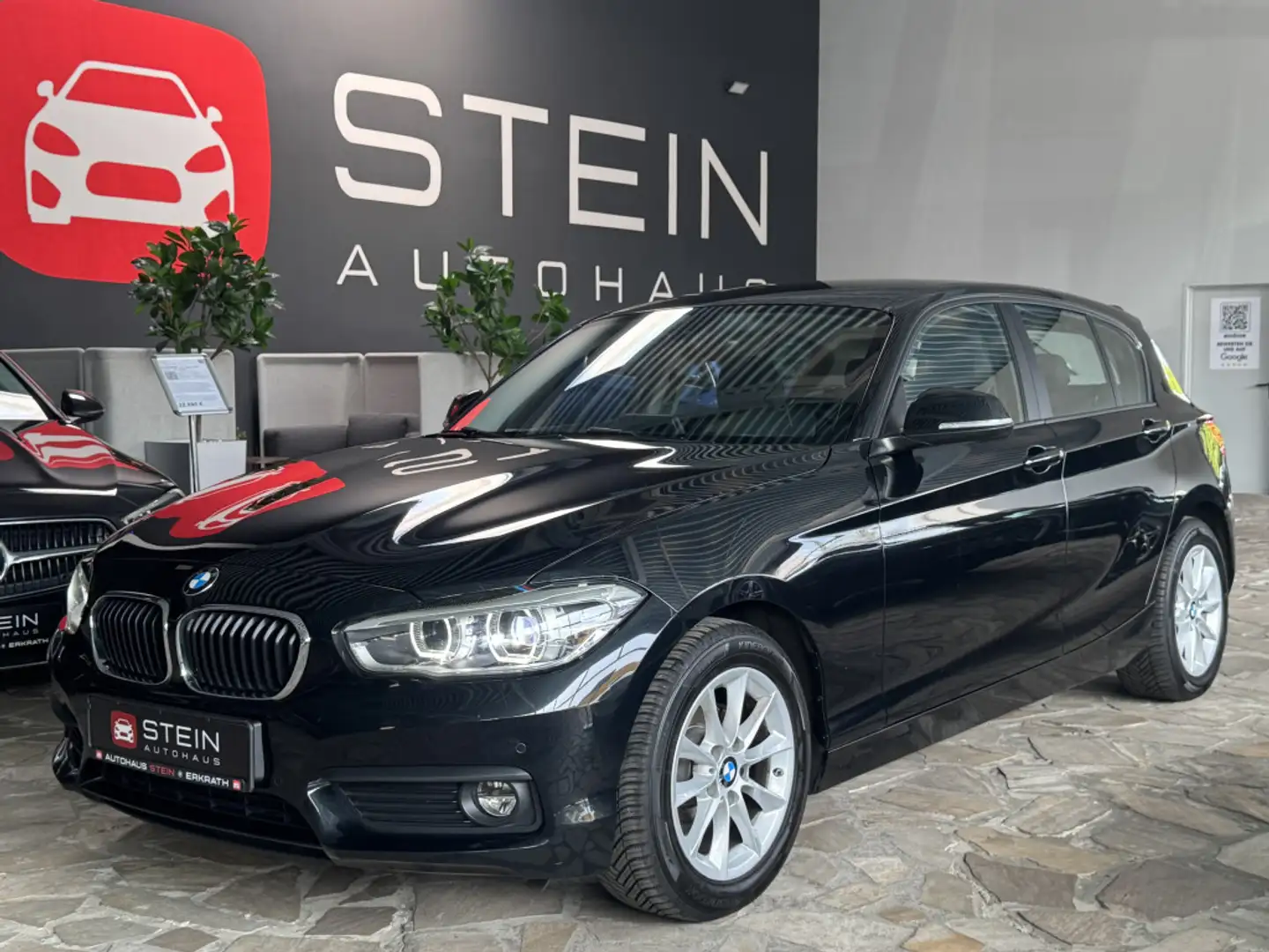 BMW 118 i Advantage Schwarz - 1