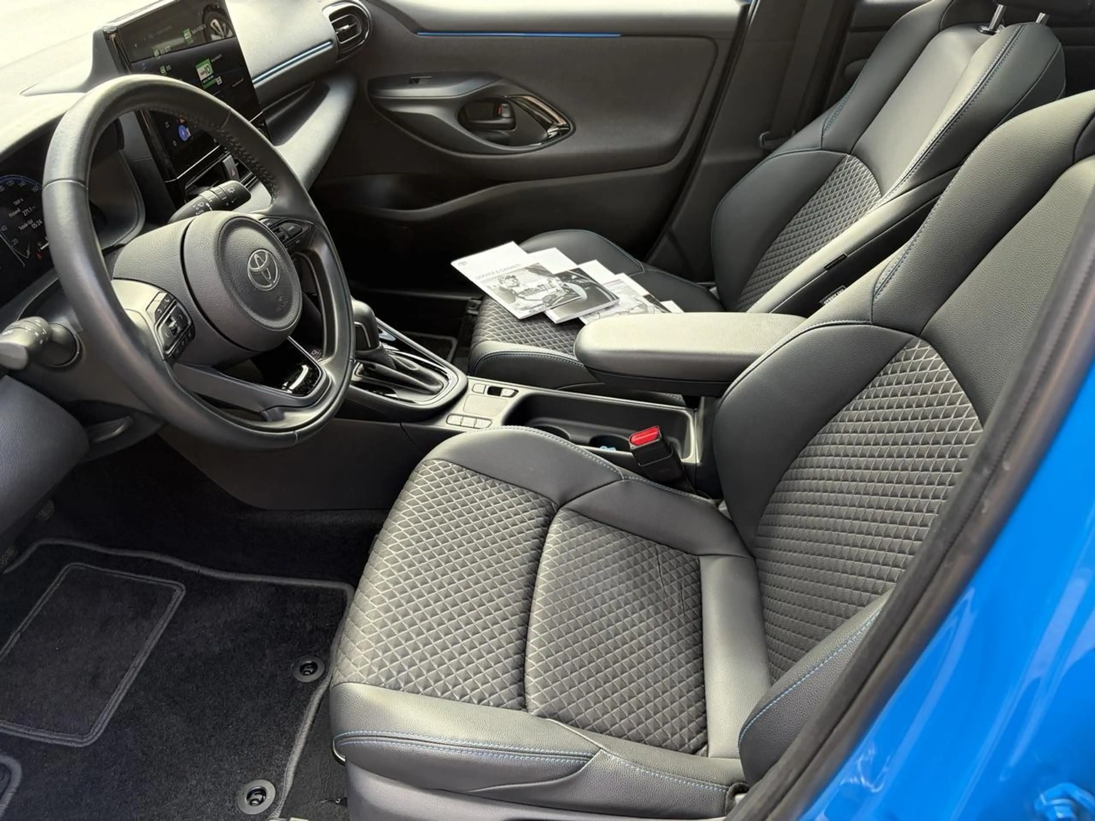 Toyota Yaris Hybrid 130 Launch Edition A/T — photo 13