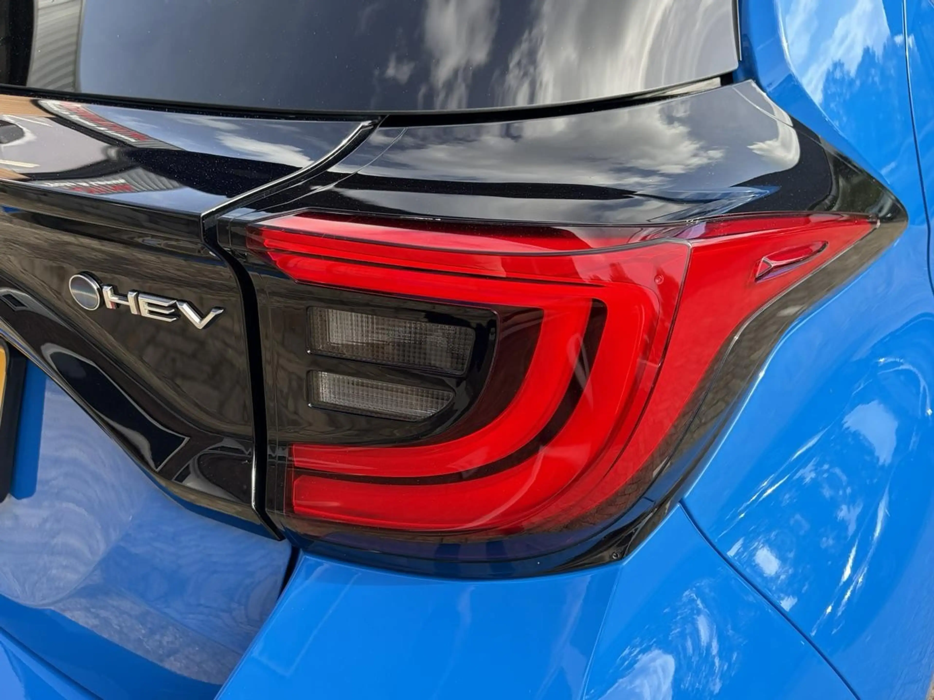 Toyota Yaris Hybrid 130 Launch Edition A/T — photo 7