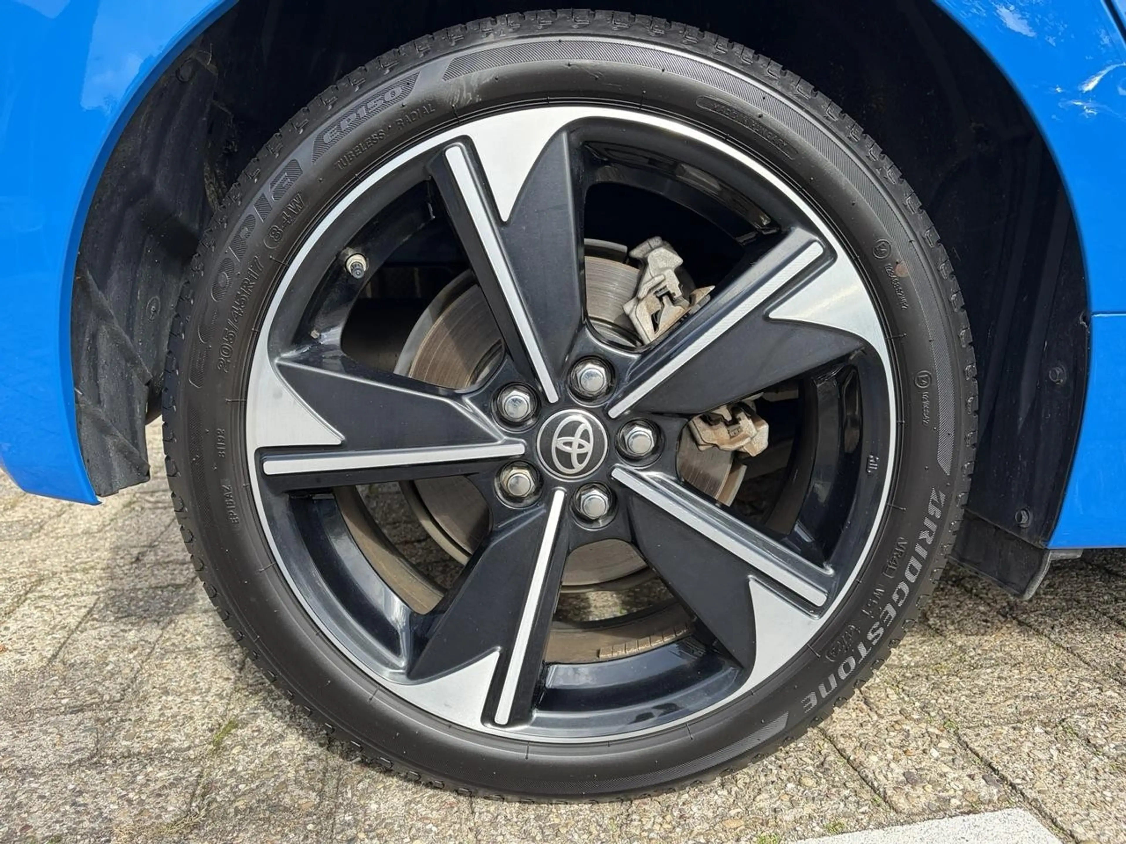 Toyota Yaris Hybrid 130 Launch Edition A/T — photo 3