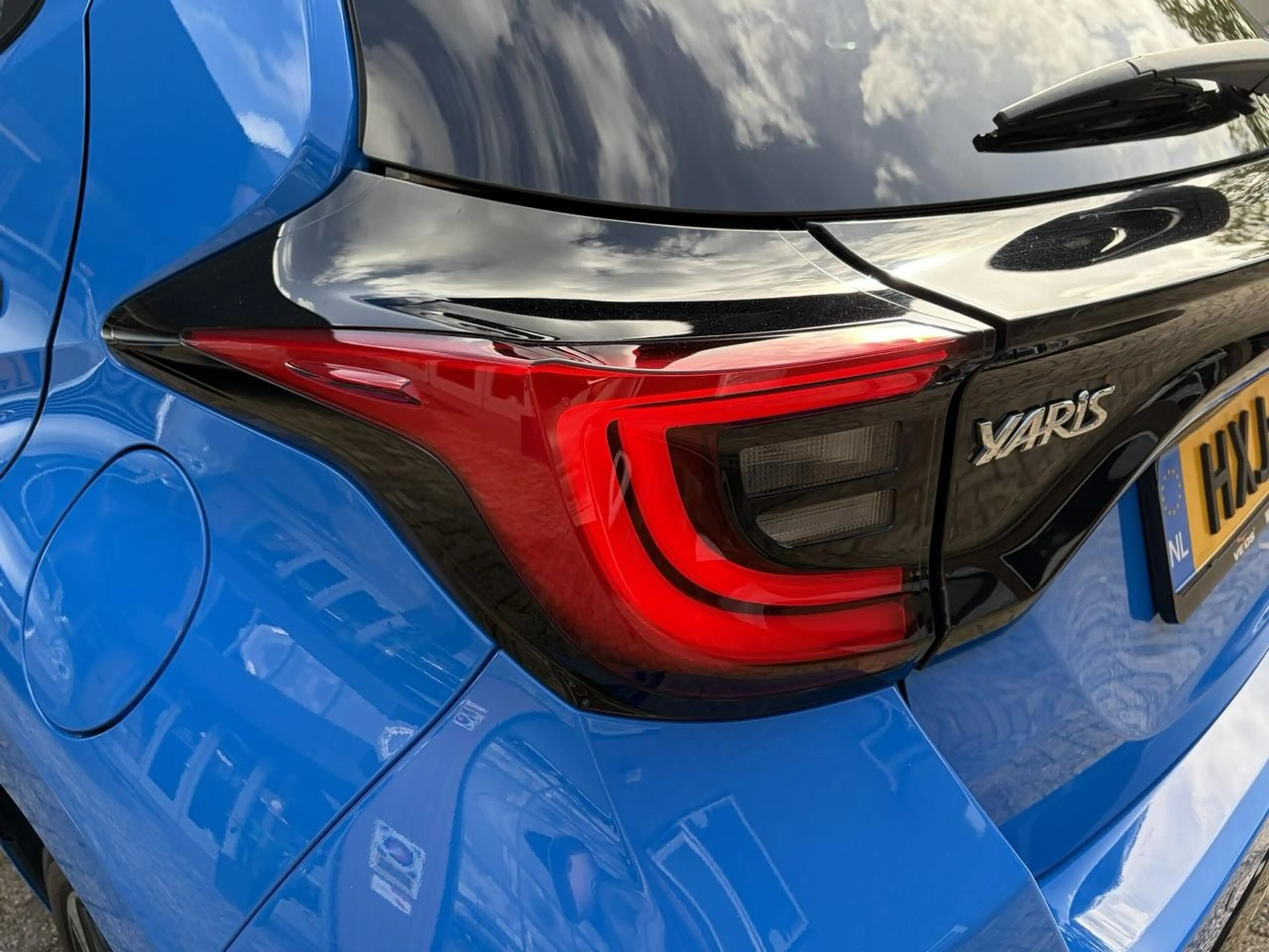 Toyota Yaris Hybrid 130 Launch Edition A/T — photo 6