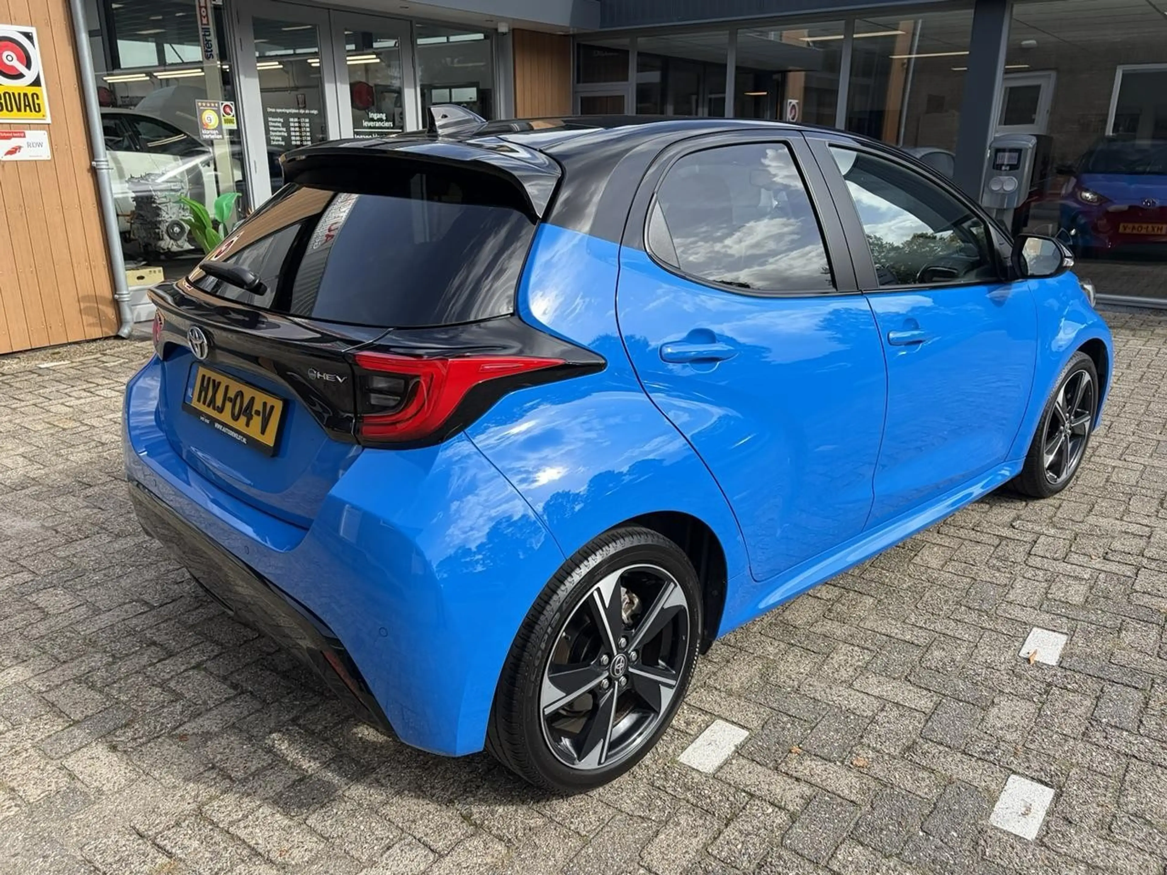 Toyota Yaris Hybrid 130 Launch Edition A/T — photo 4