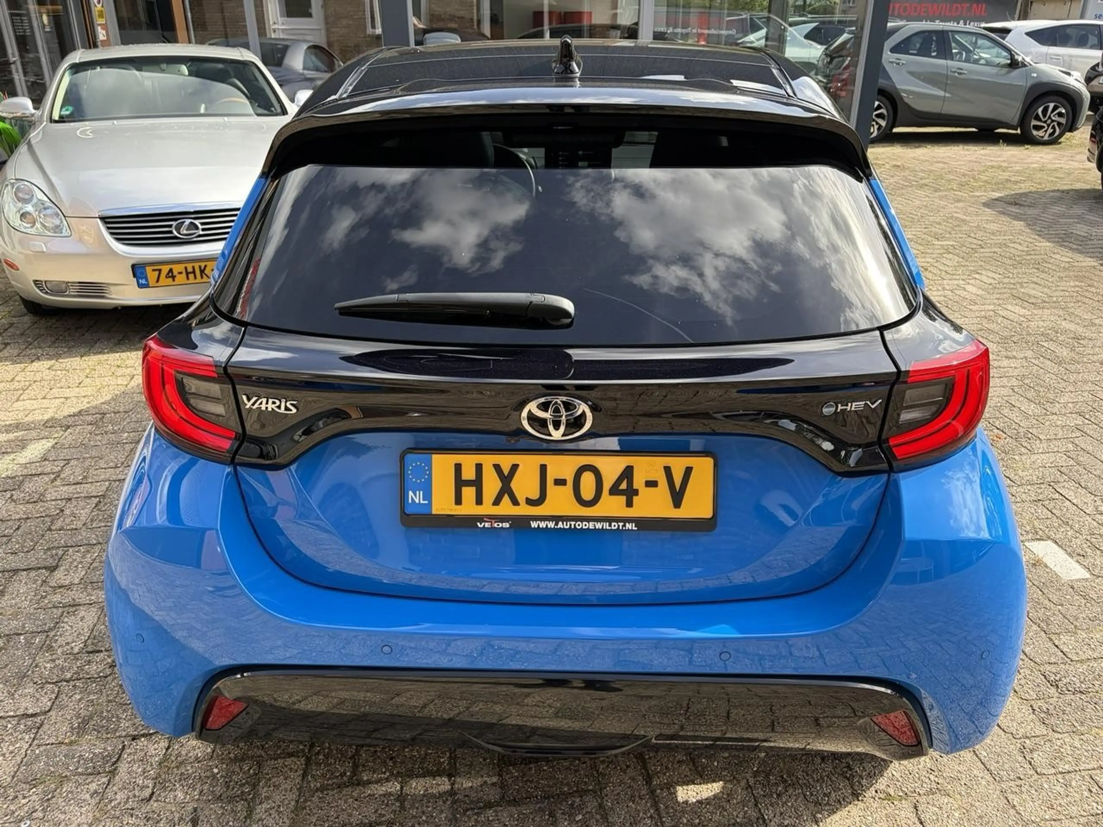 Toyota Yaris Hybrid 130 Launch Edition A/T — photo 9