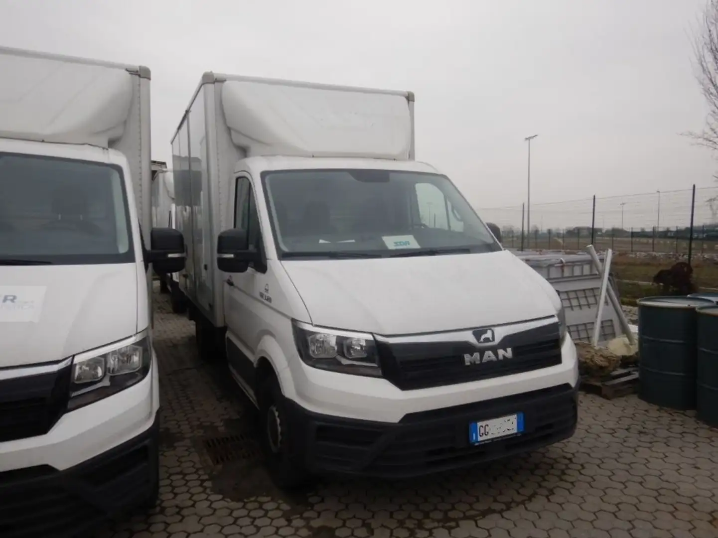MAN Man TGE Sponda Idraudlica: targa GG200SF Blanc - 1