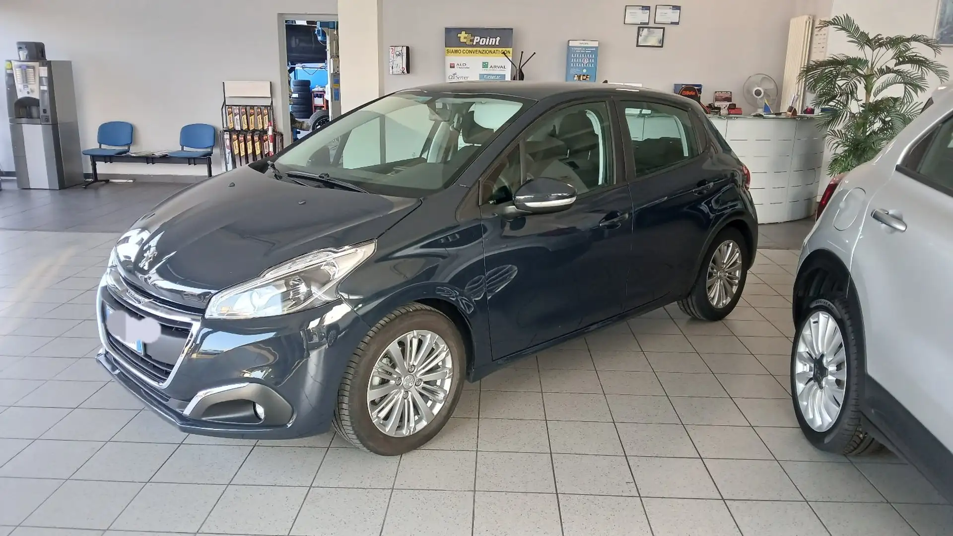 Peugeot 208 208 5p 1.2 puretech Active 82cv kM 34985 Grau - 1