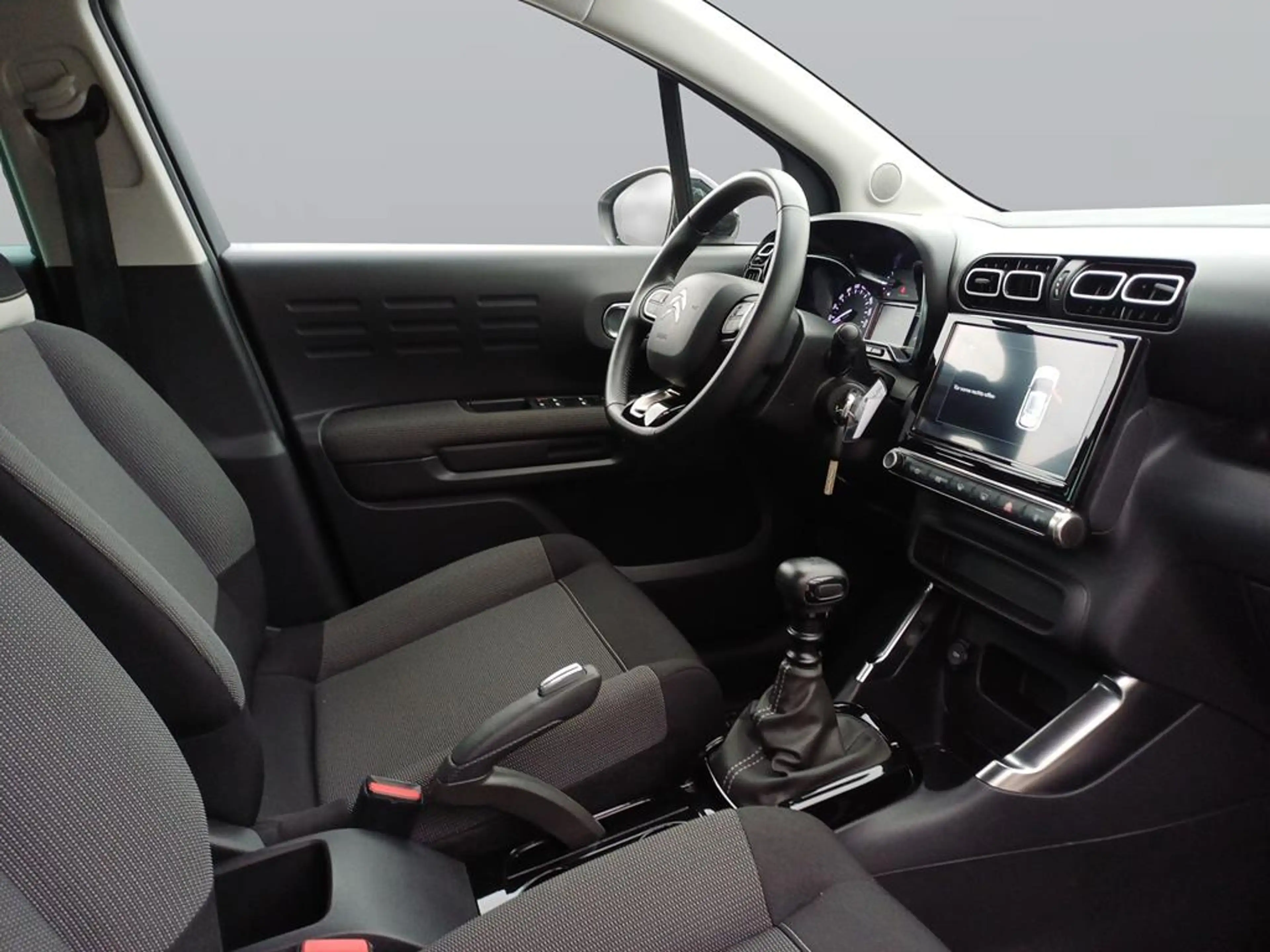 Citroen C3 Aircross PureTech 110 S&S Shine — photo 11