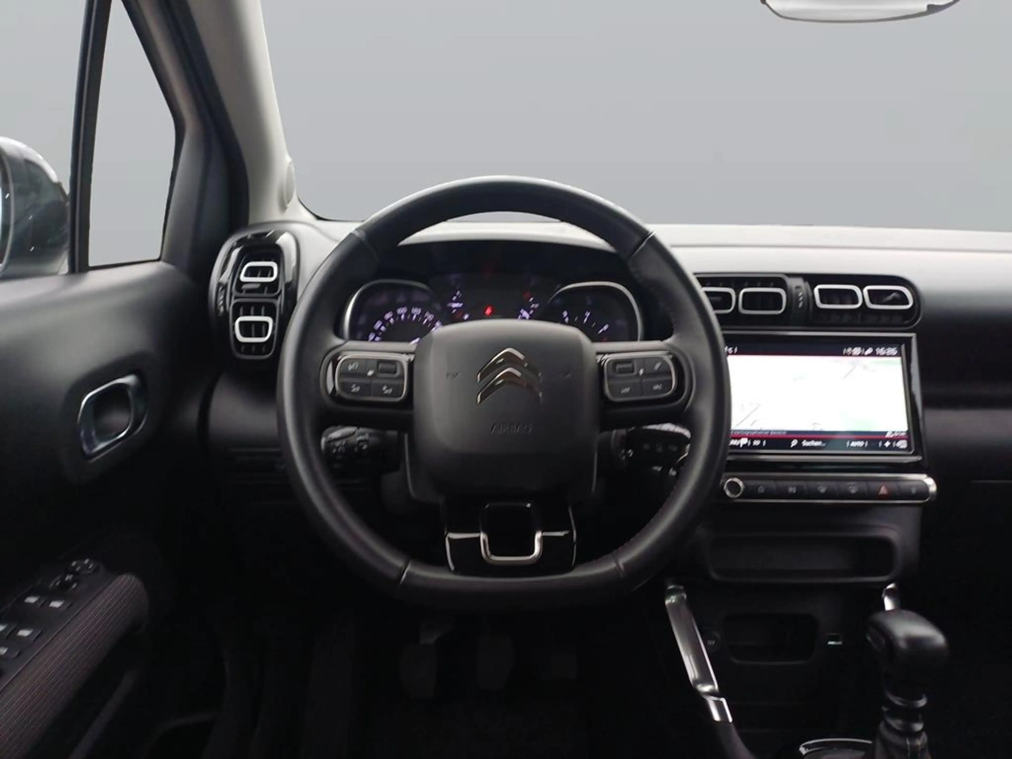 Citroen C3 Aircross PureTech 110 S&S Shine — photo 13