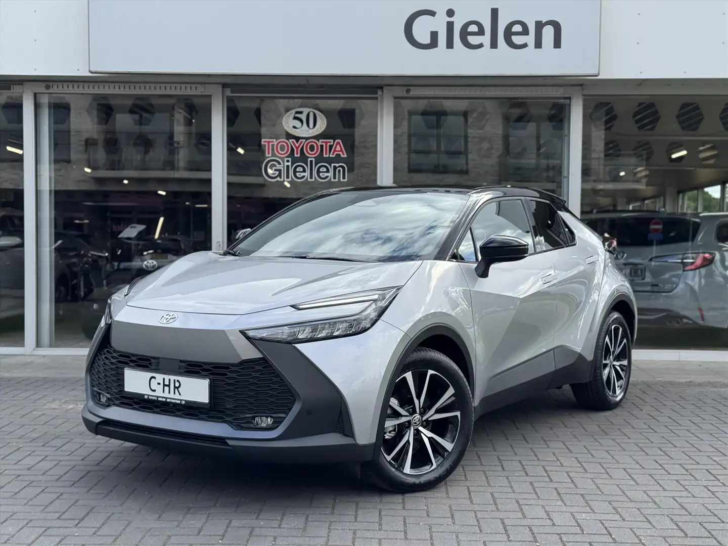 Toyota C-HR 2.0 High Power Hybrid First Edition | Groot scherm Zilver - 1