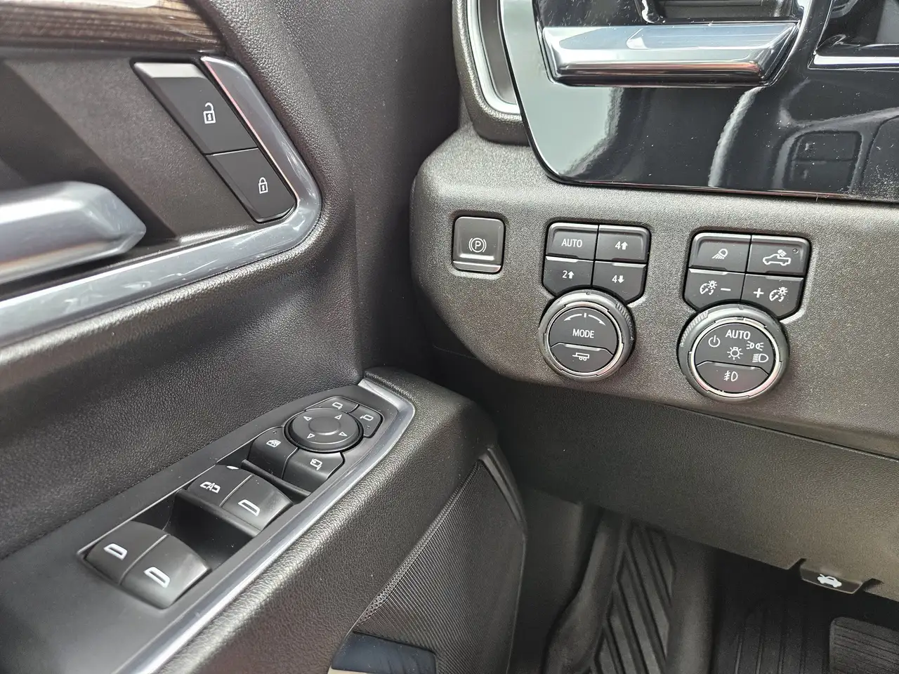 Chevrolet Silverado 2500 photo Chevrolet Silverado 2500