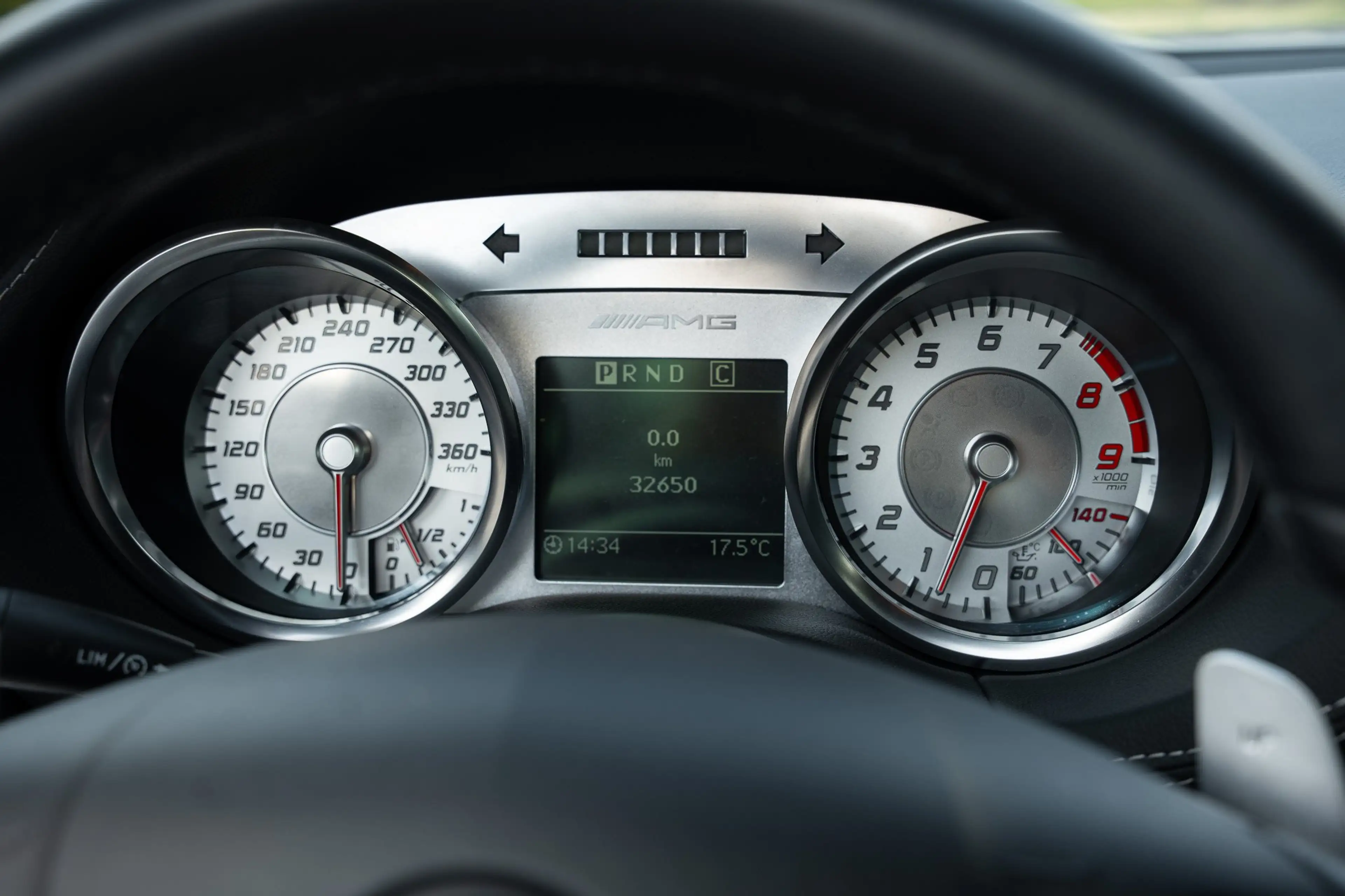 Mercedes-Benz SLS AMG 6.2i V8 Coupe — photo 10