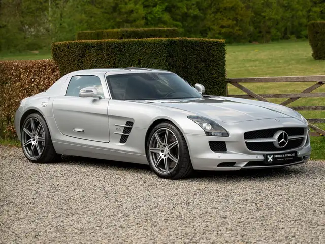 Mercedes-Benz SLS AMG 6.2i V8 Coupe