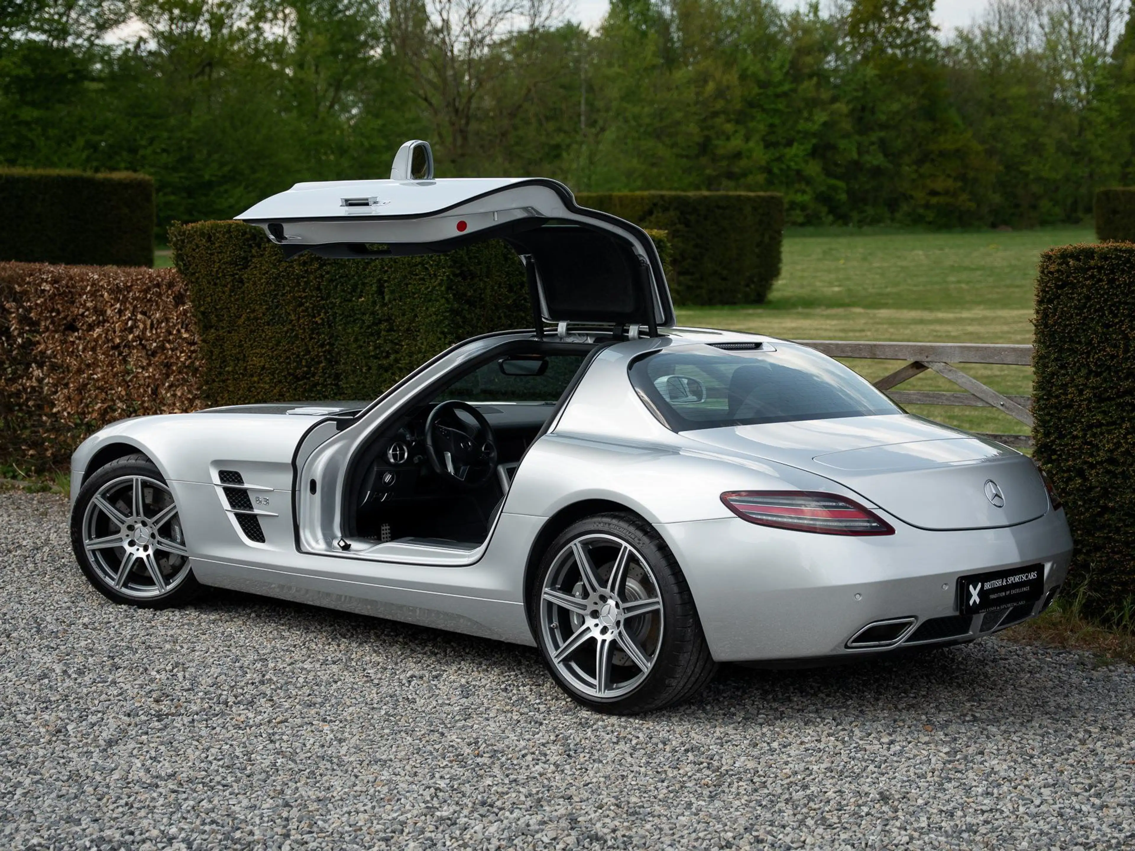 Mercedes-Benz SLS AMG 6.2i V8 Coupe — photo 3