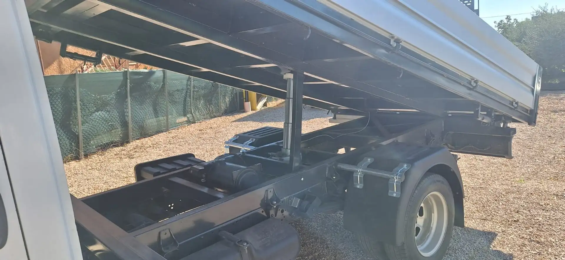 Iveco Daily Ribaltabile nuovo trilaterale motore 3000 Bianco - 2