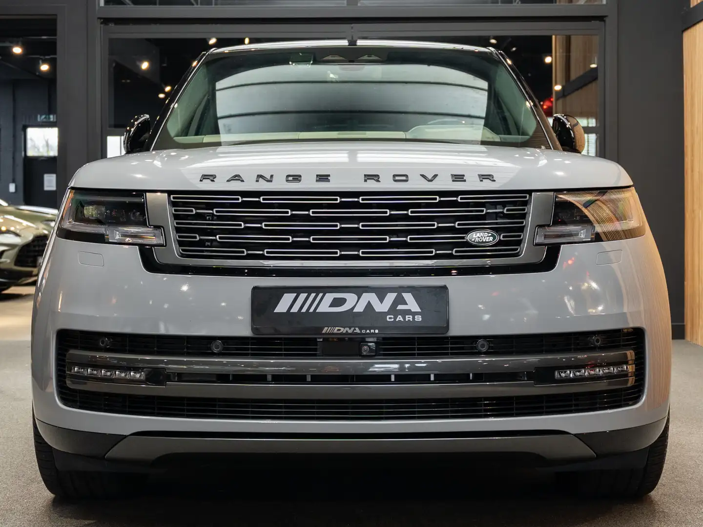 Land Rover Range Rover P460e LWB Koelbox Entertainment 3.0 P460e LWB Auto Gris - 2