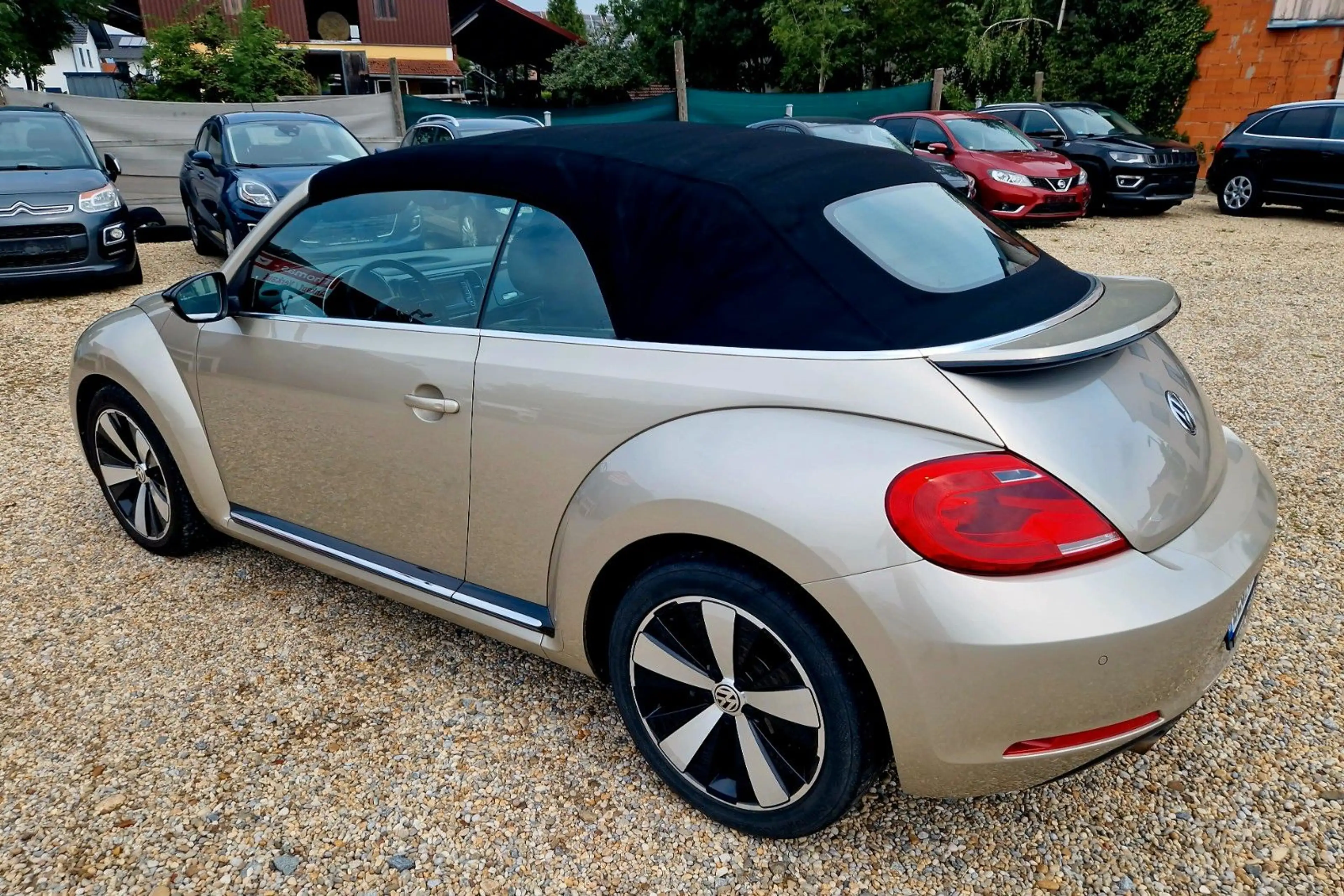 Volkswagen Beetle Cabrio 2.0 TDI Sportpaket Topaustattung — photo 8