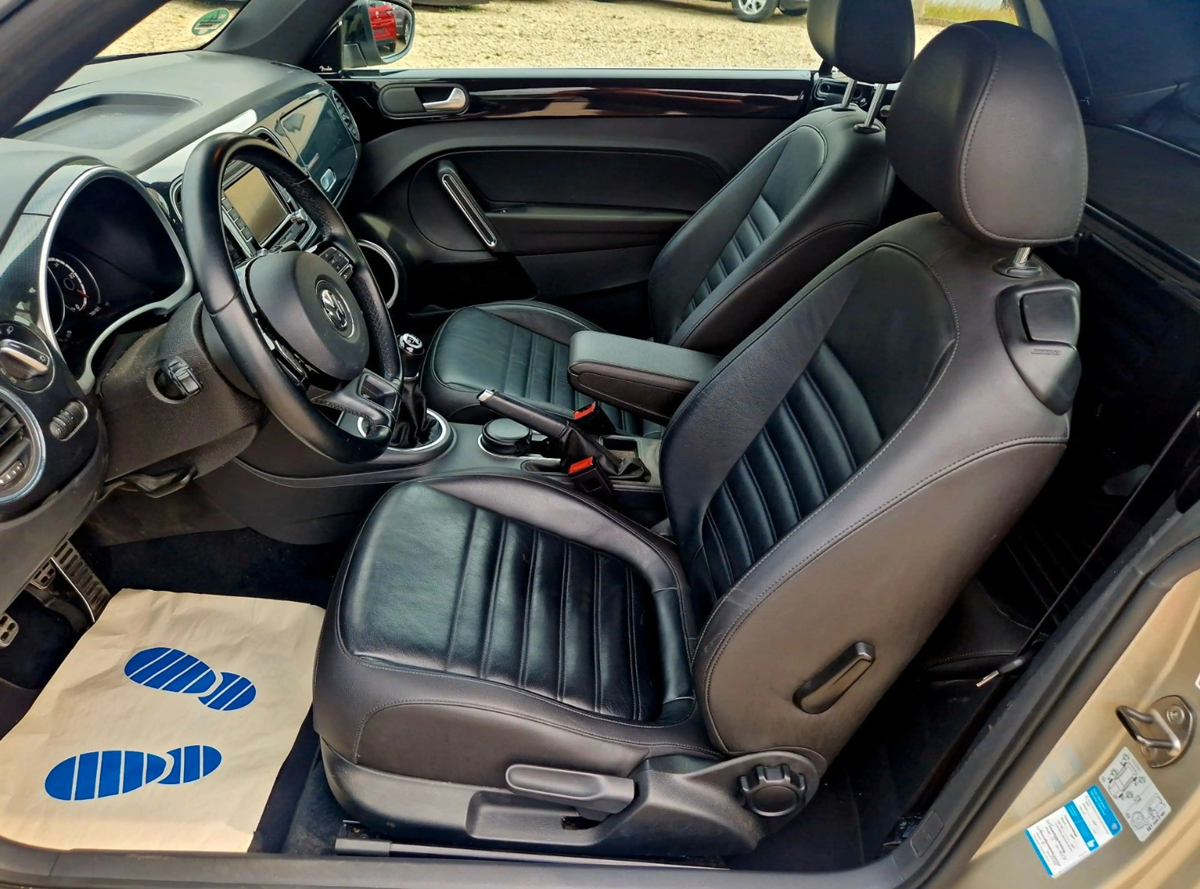 Volkswagen Beetle Cabrio 2.0 TDI Sportpaket Topaustattung — photo 11