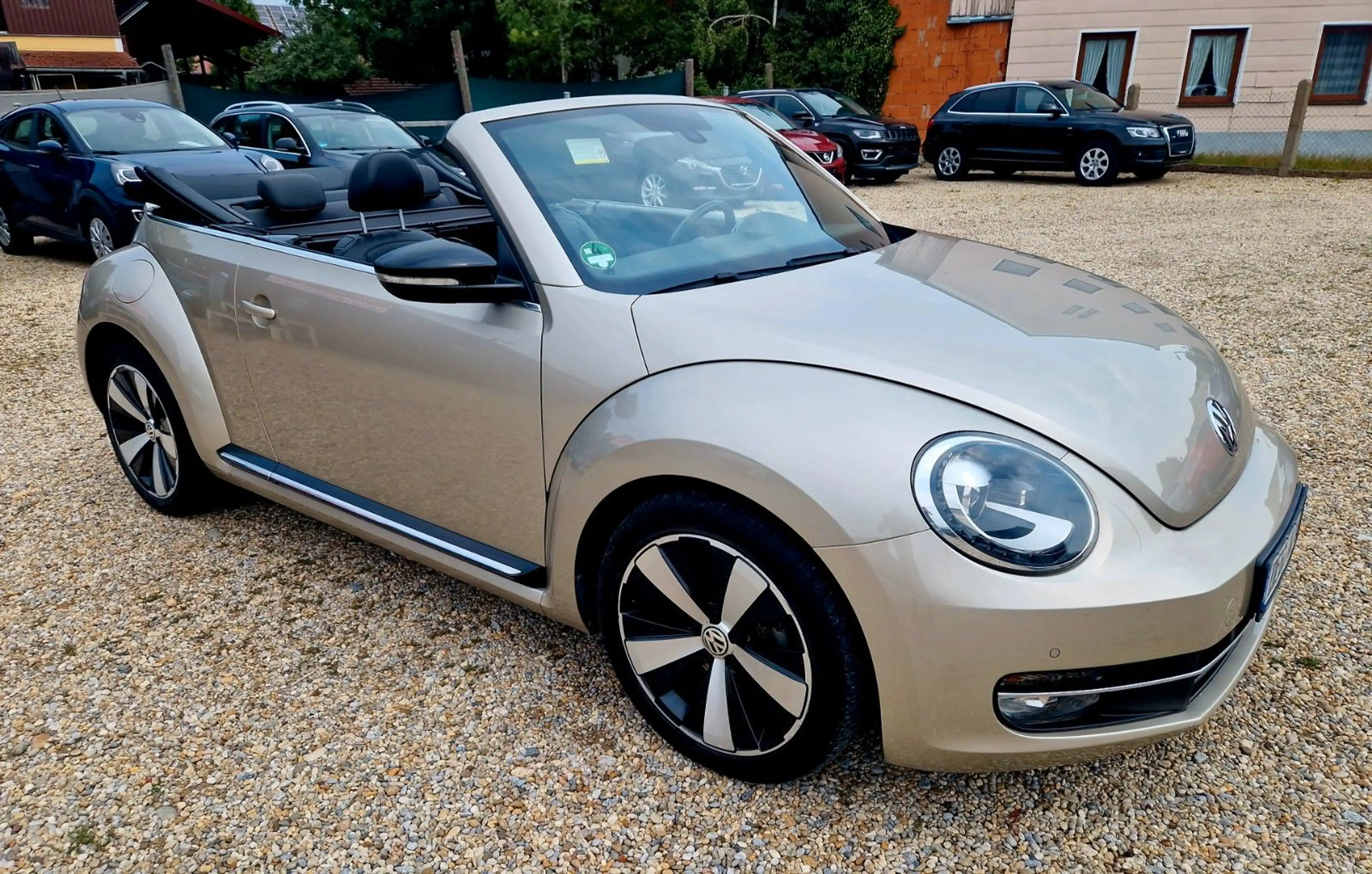 Volkswagen Beetle Cabrio 2.0 TDI Sportpaket Topaustattung — photo 3