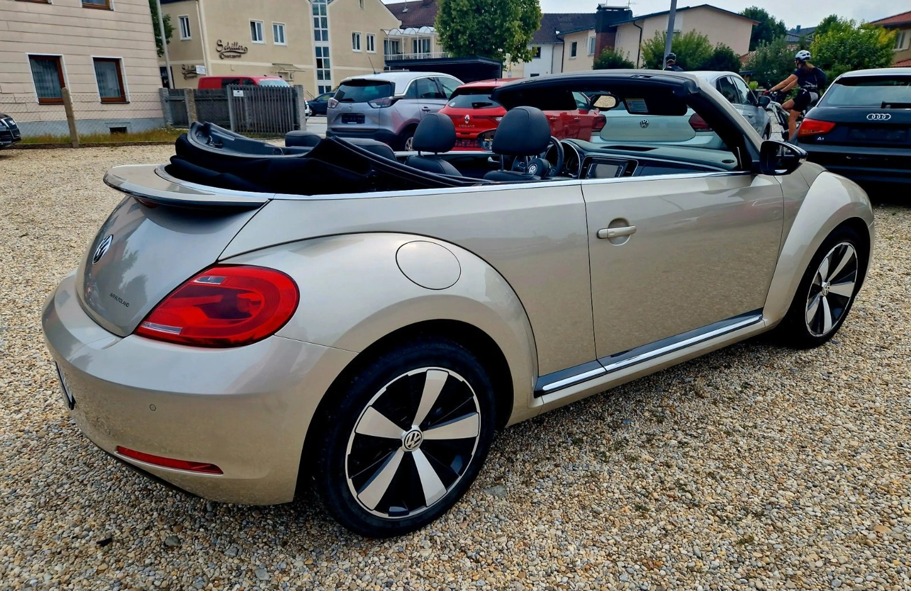 Volkswagen Beetle Cabrio 2.0 TDI Sportpaket Topaustattung — photo 4
