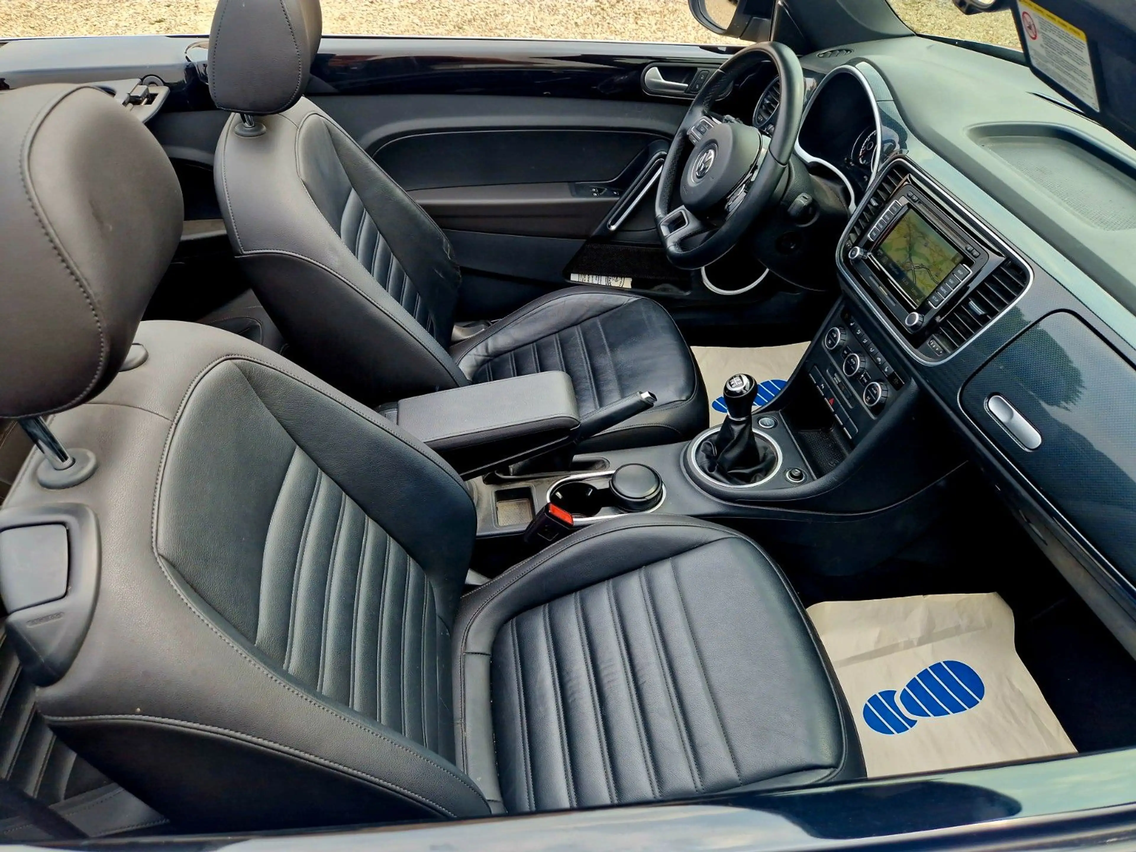 Volkswagen Beetle Cabrio 2.0 TDI Sportpaket Topaustattung — photo 12