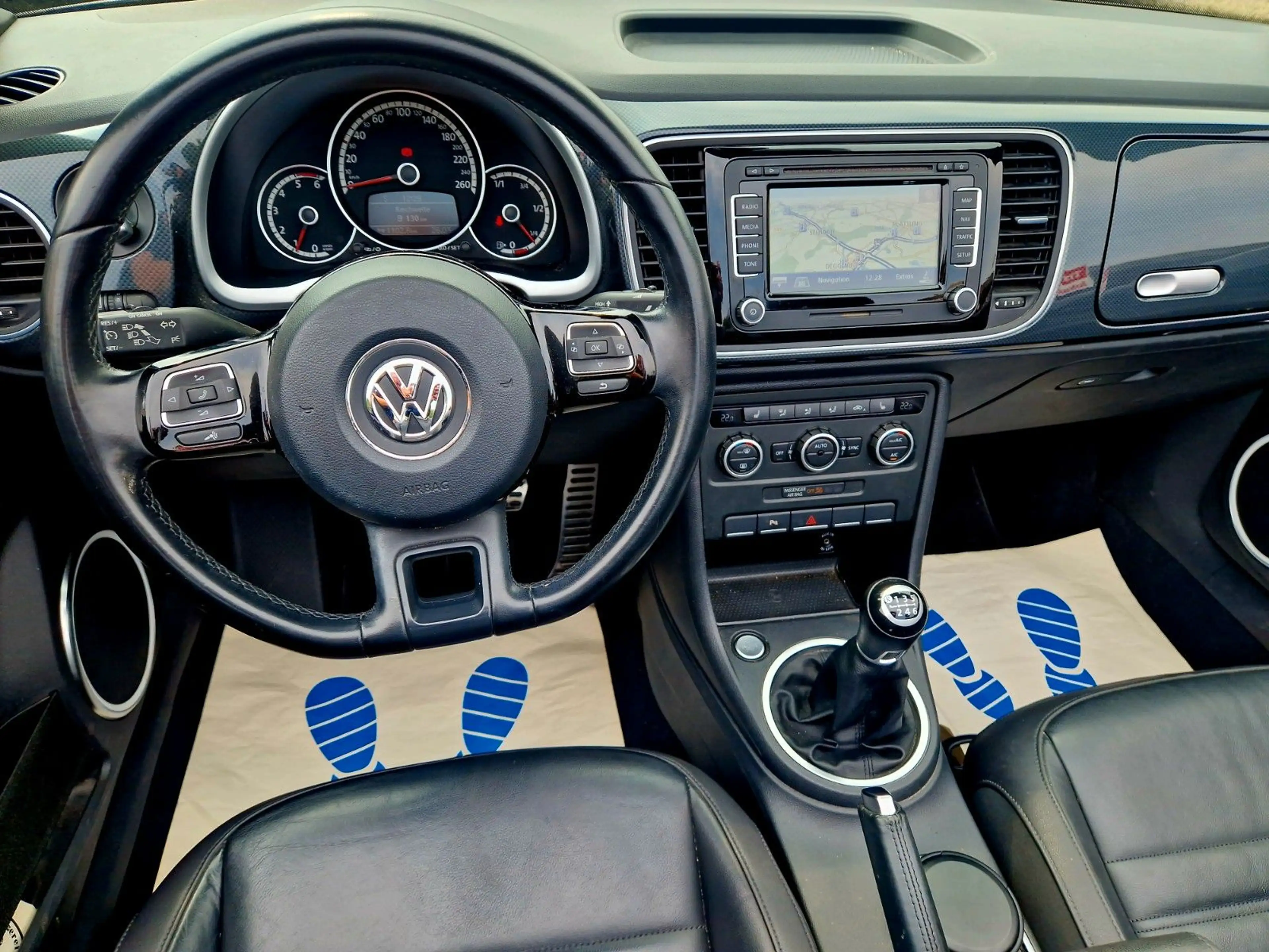 Volkswagen Beetle Cabrio 2.0 TDI Sportpaket Topaustattung — photo 13