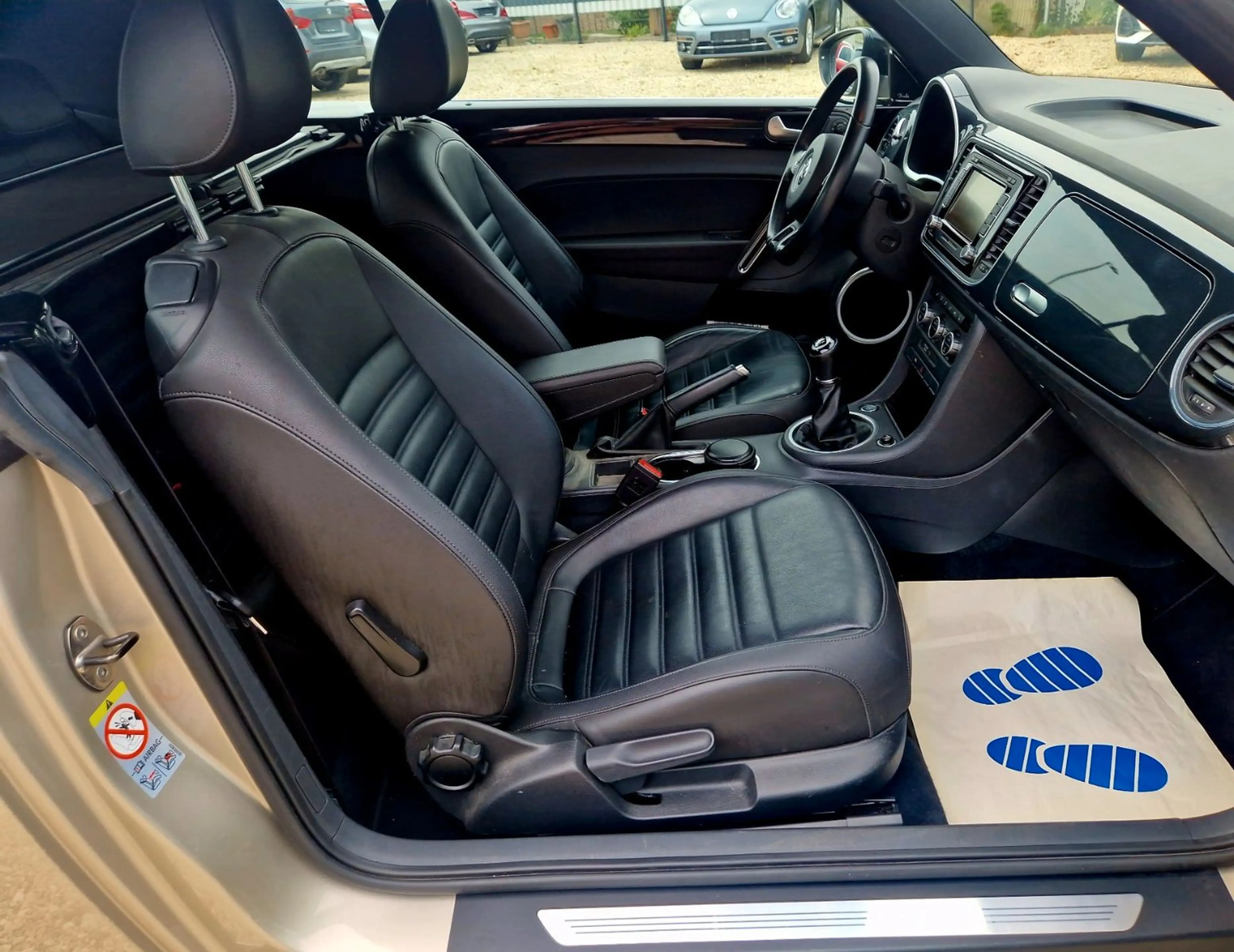 Volkswagen Beetle Cabrio 2.0 TDI Sportpaket Topaustattung — photo 10