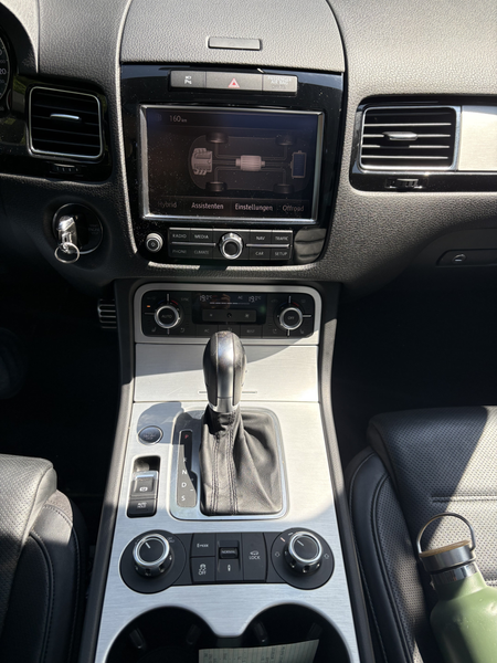 Volkswagen Touareg V6 TSI Hybrid Exclusiv-Ausstattung — photo 8