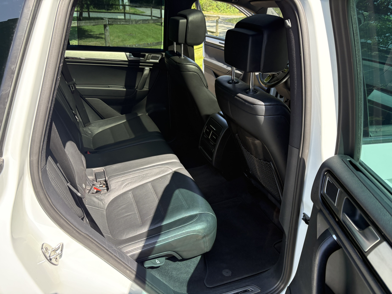 Volkswagen Touareg V6 TSI Hybrid Exclusiv-Ausstattung — photo 14
