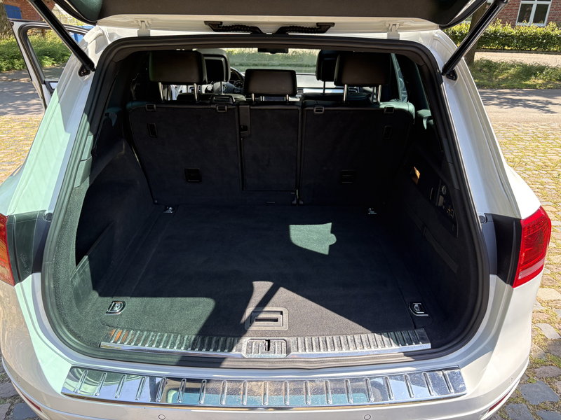 Volkswagen Touareg V6 TSI Hybrid Exclusiv-Ausstattung — photo 12