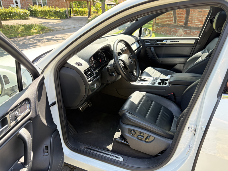 Volkswagen Touareg V6 TSI Hybrid Exclusiv-Ausstattung — photo 9
