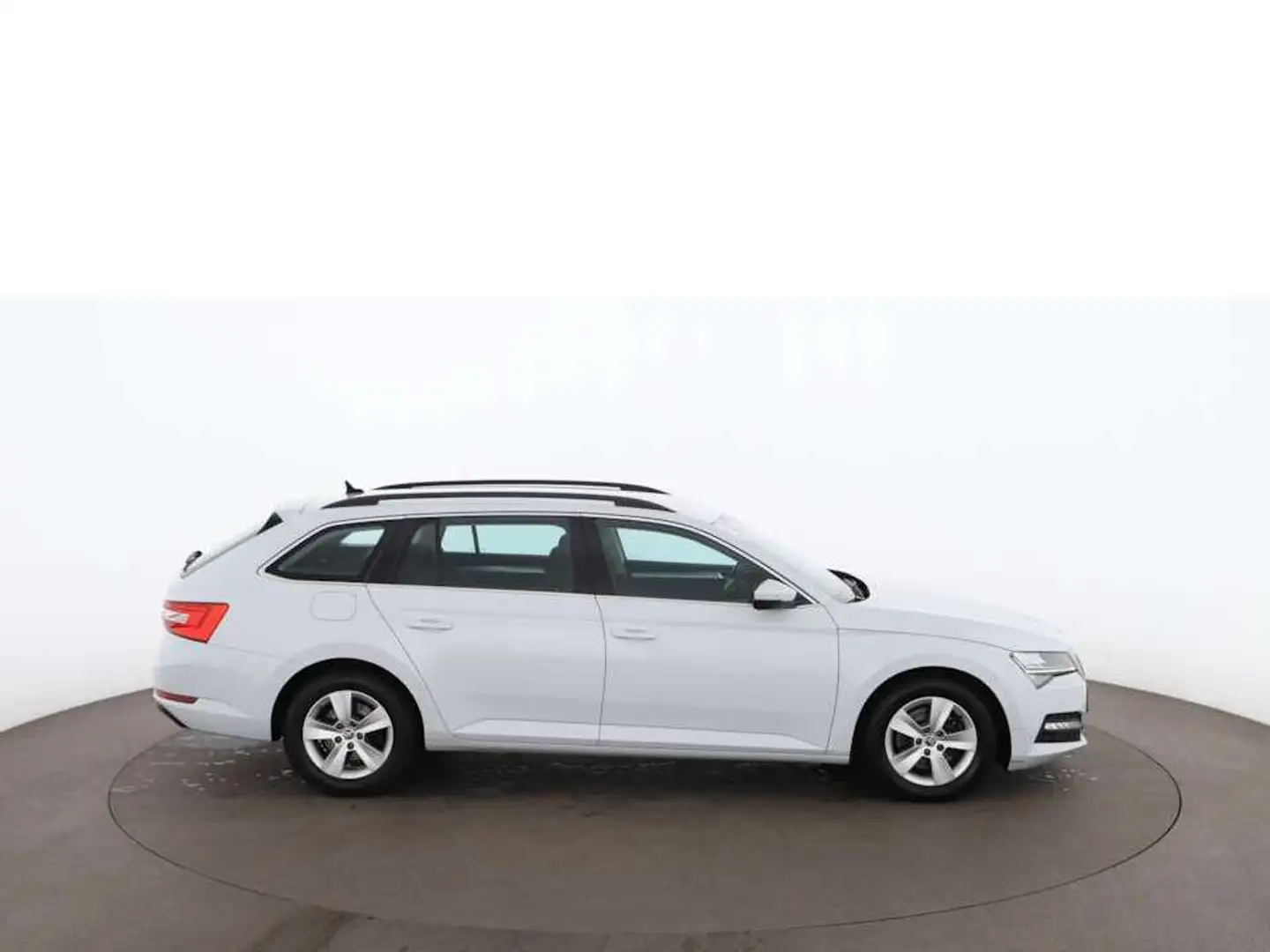 Skoda Superb Combi 2.0 TDI Ambition Aut LED AHK R-CAM Weiß - 2
