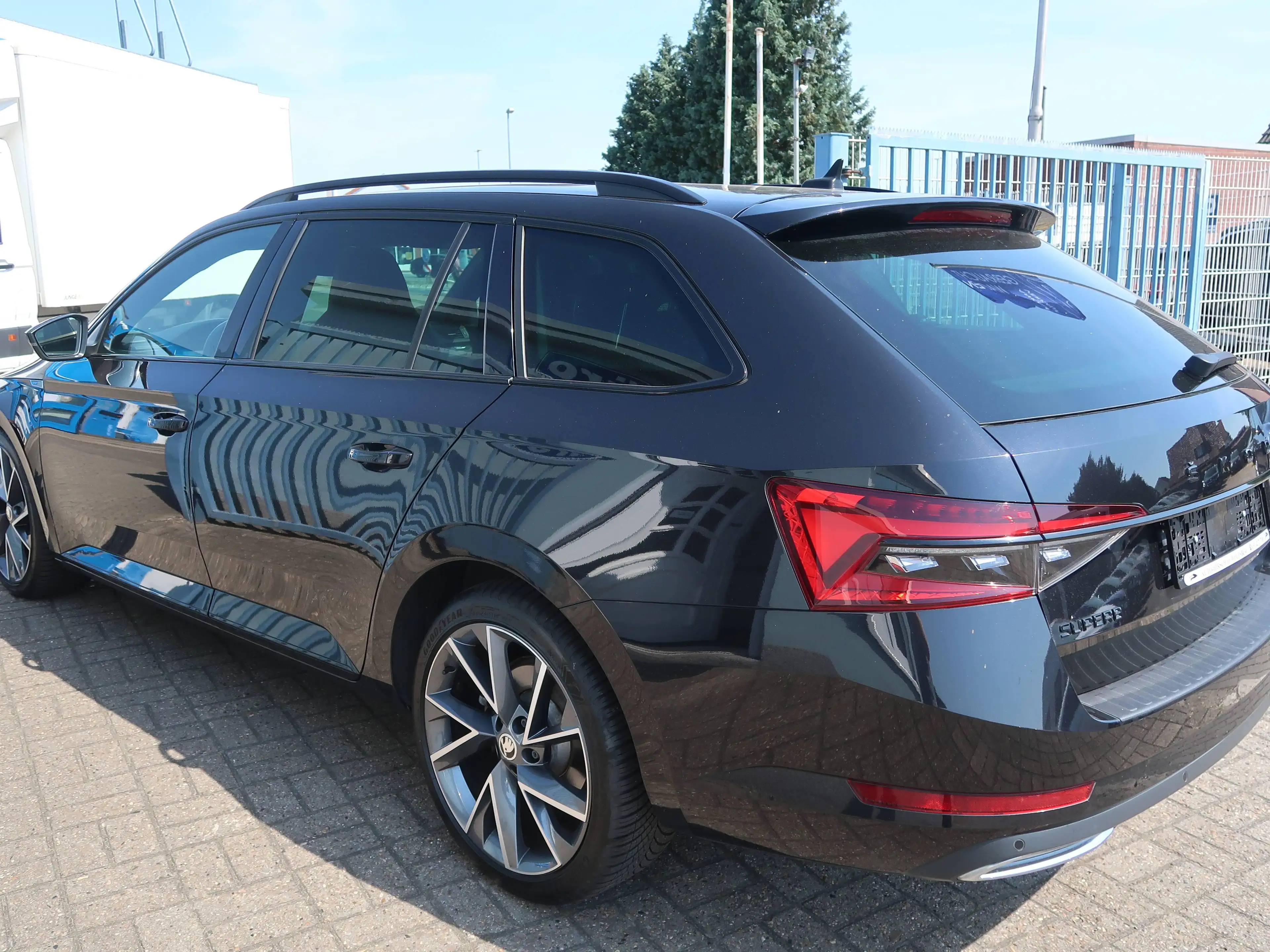 Skoda Superb 2.0 TDi Sportline ACC DSG DCC Matrix-Beam Pano — photo 6