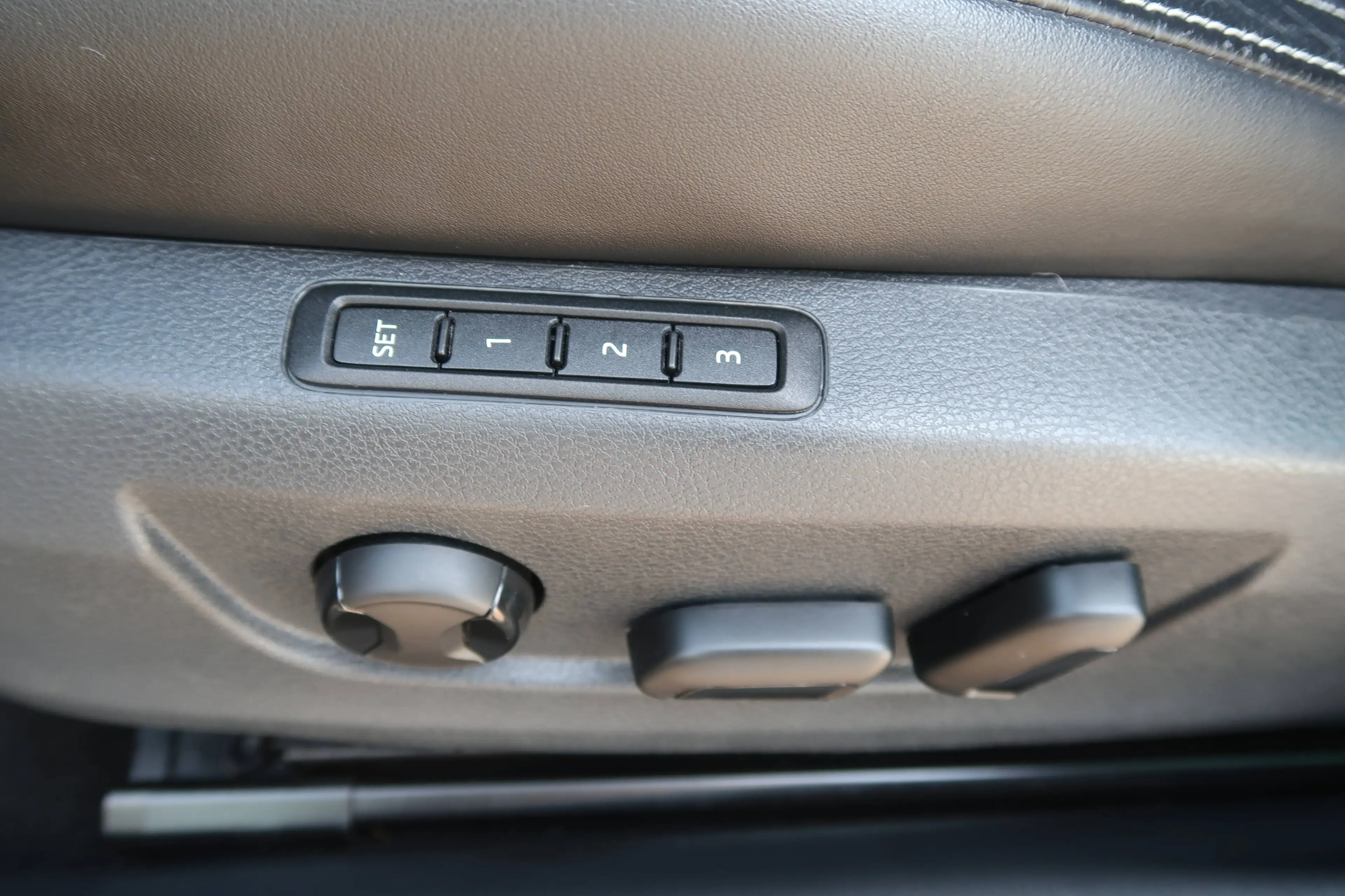 Skoda Superb 2.0 TDi Sportline ACC DSG DCC Matrix-Beam Pano — photo 9