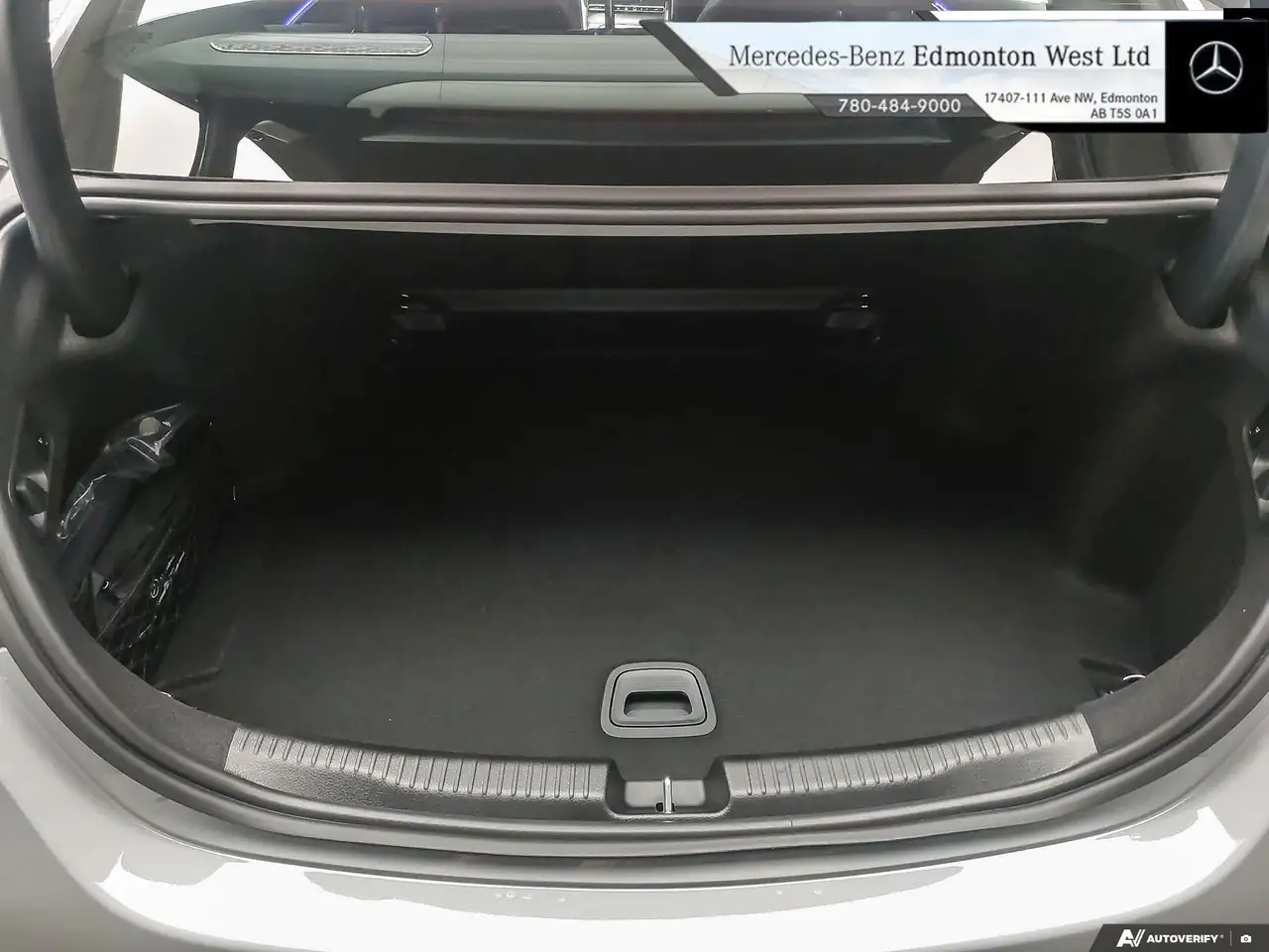 Mercedes-Benz C-Class снимка Mercedes-Benz C-Class