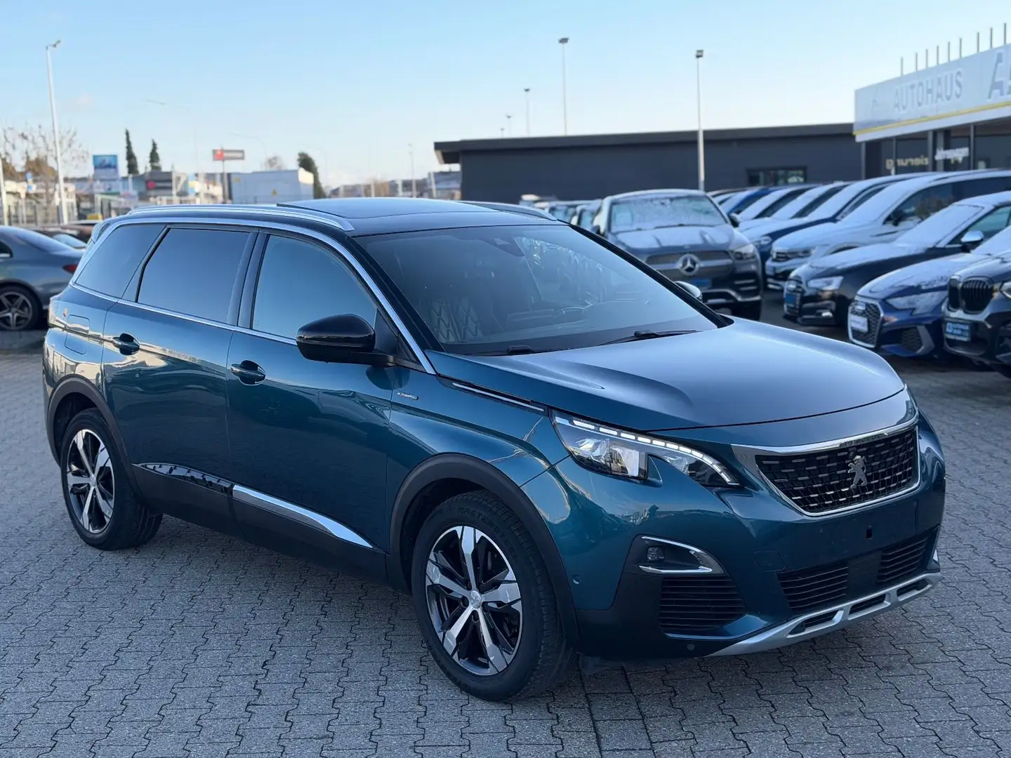 Peugeot 5008 GT Line Euro6, 7 Sitzer, Voll.... Vert - 2