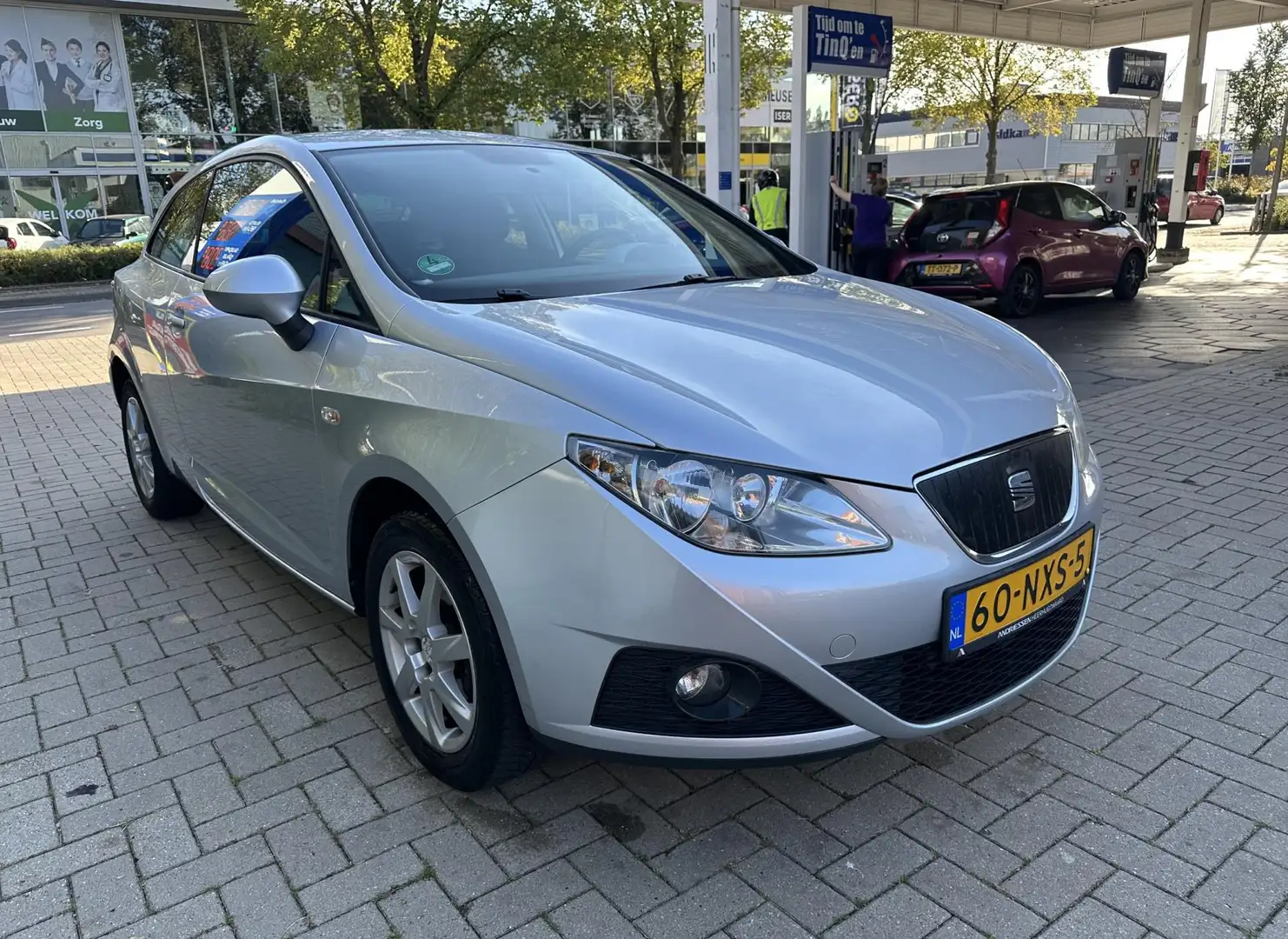 SEAT Ibiza SC van eerste eigenaar met maar 100000 dkm op tell Grijs - 2